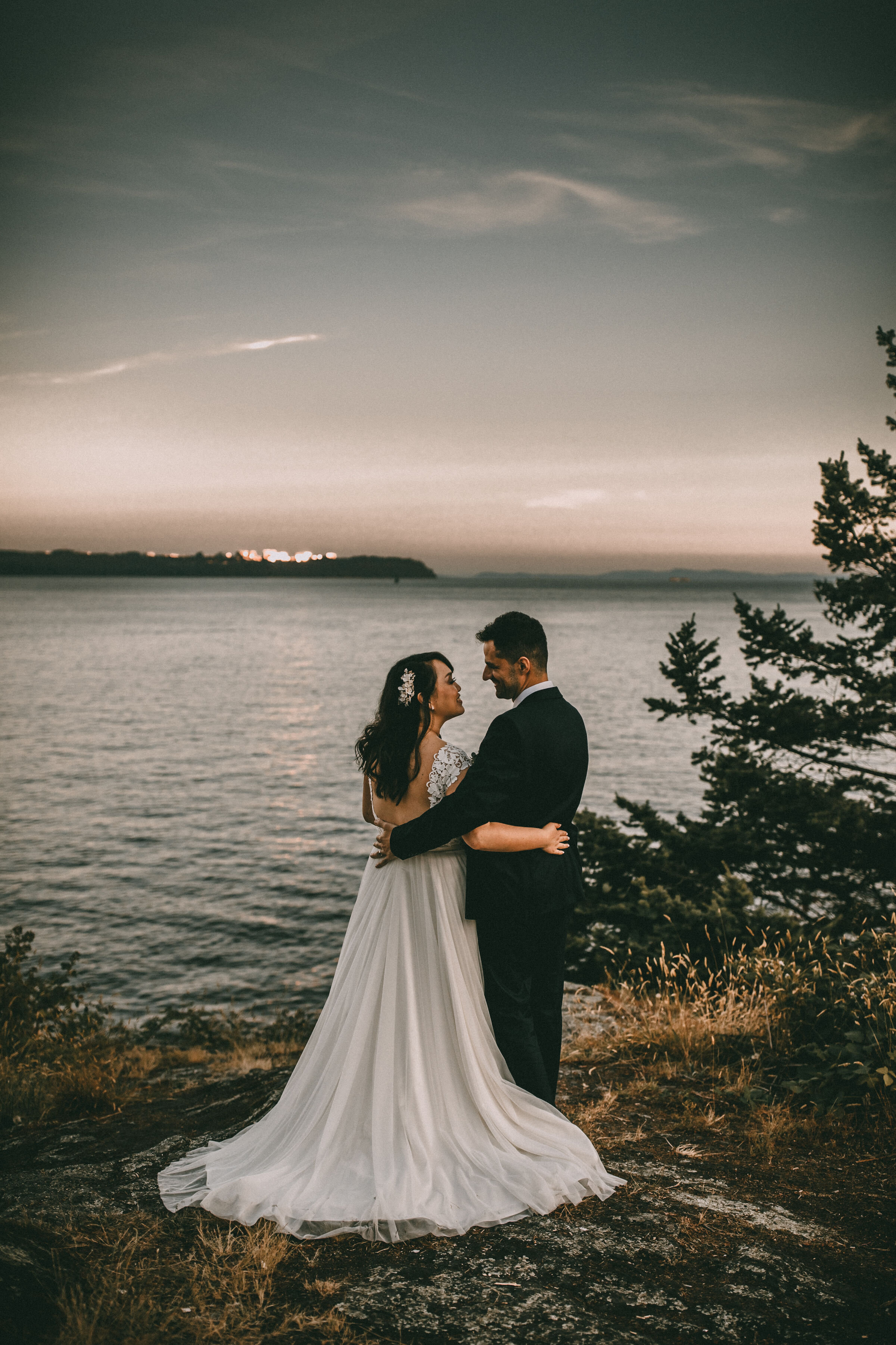 wedding photos at lighthouse park