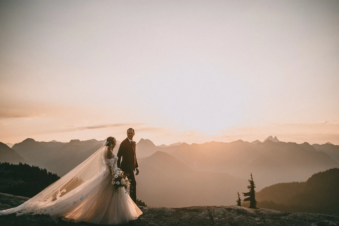 Nothing more epic than waking up before the world to elope on your own private mountain top. 🏔️