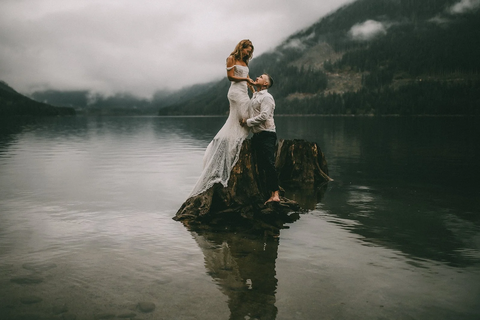 An intimate lakeside wedding in Chilliwack