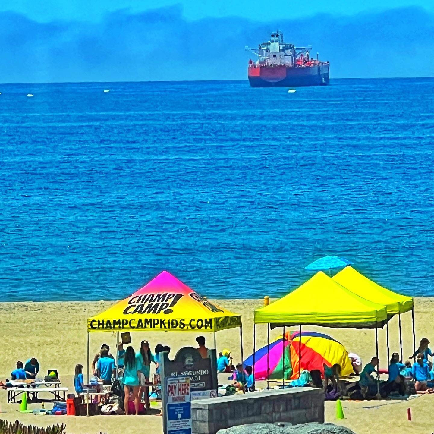 👀 I spy Gundo Beach!
_____
#HighFivesAndGoodVibes 🔭 
.
.
.
.
.
#manhattanbeach #hermosabeach #redondobeach #elsegundo #SouthBay #kidscamp #champcamp #torrance #summercamp #gundo #SouthBay #mbusd #esusd #beachcamp #stoked #daycamp #ocean #pacificoce