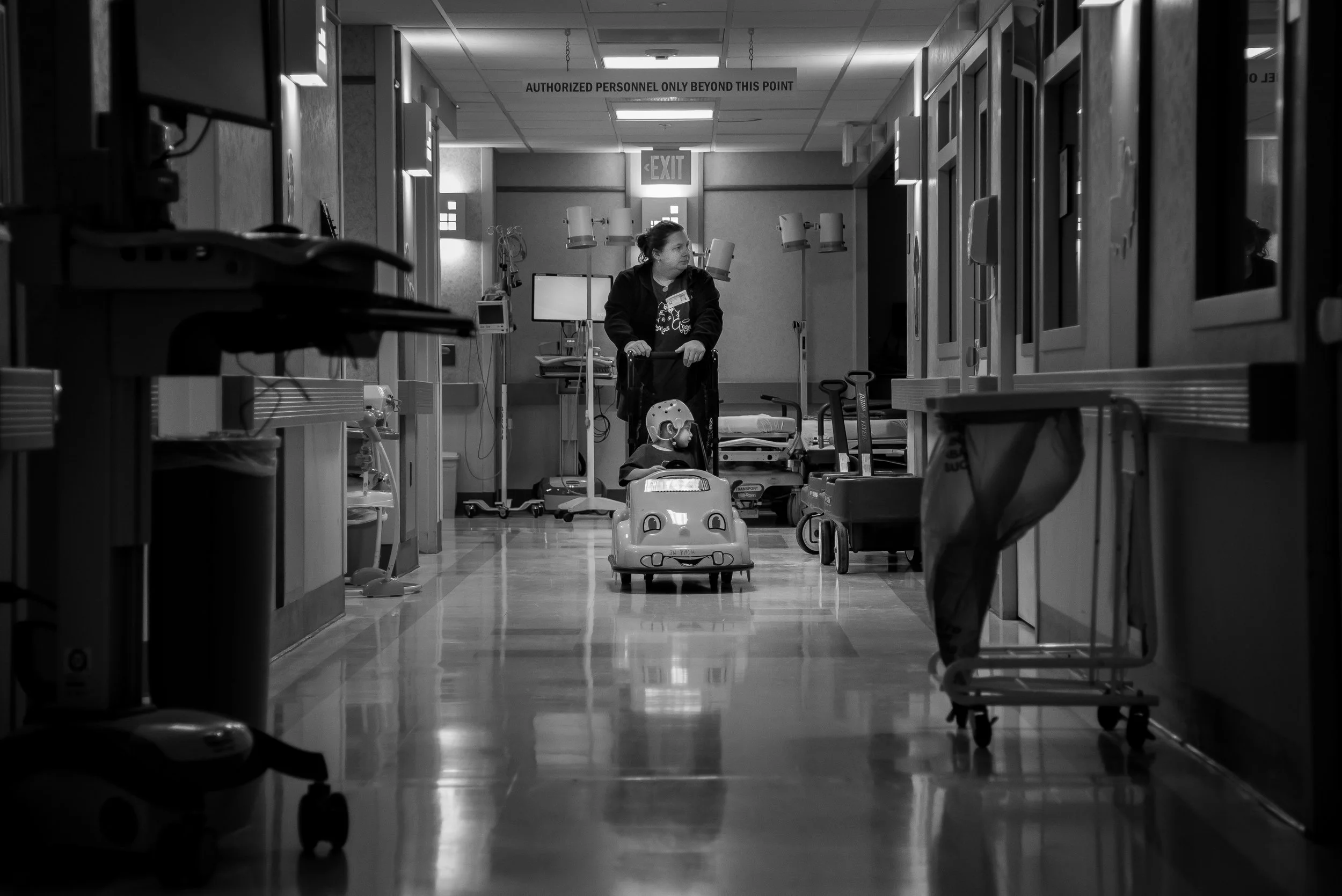 en pushes Arianna down an empty hallway while waiting for her doctor to arrive. "A lot of people say, 'how do you do it?'" said Jennifer. "I have no choice. To me, it's my daughter. I want what's best for her."