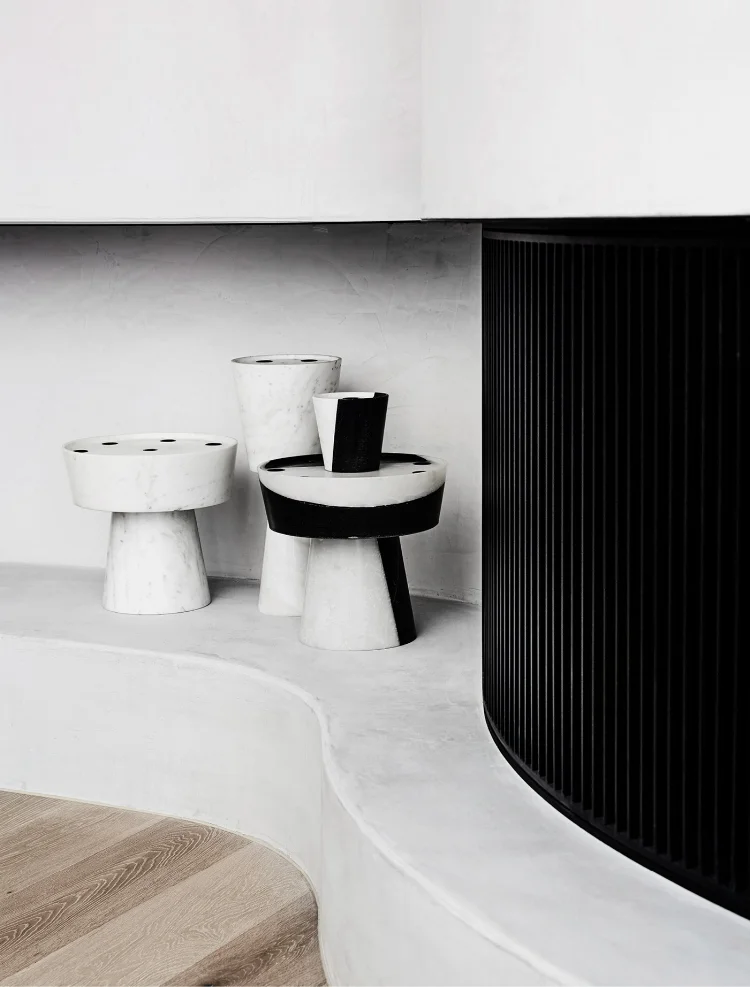 Gorgeous curves and a lovely capture by Sharyn Cairns. I love these vignette shots.