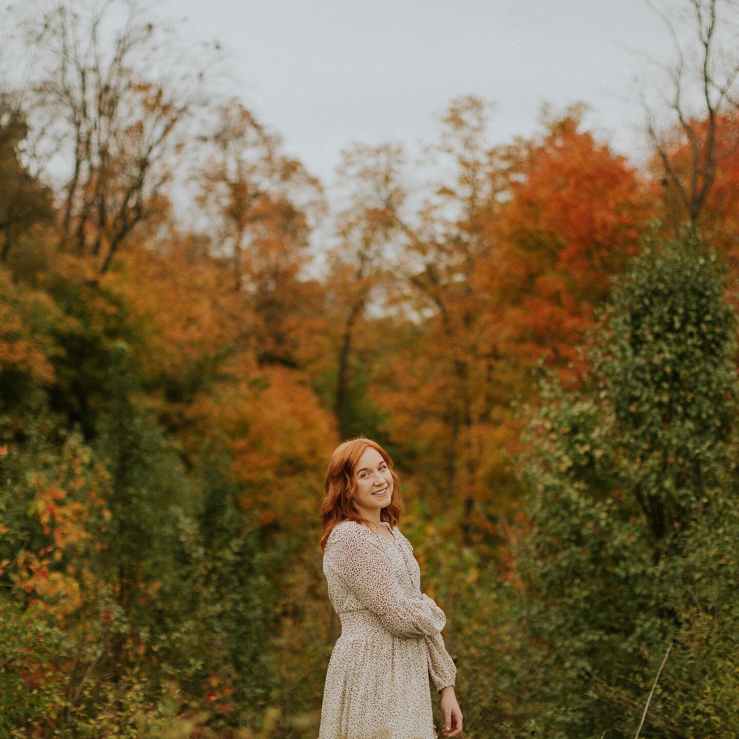 booking seniors for next year already and it makes me so happy 🍂🍁 thank you to everyone who participated in my christmas sale! it means the world to see so many of my clients returning year after year and having so many new clients coming in, too ?