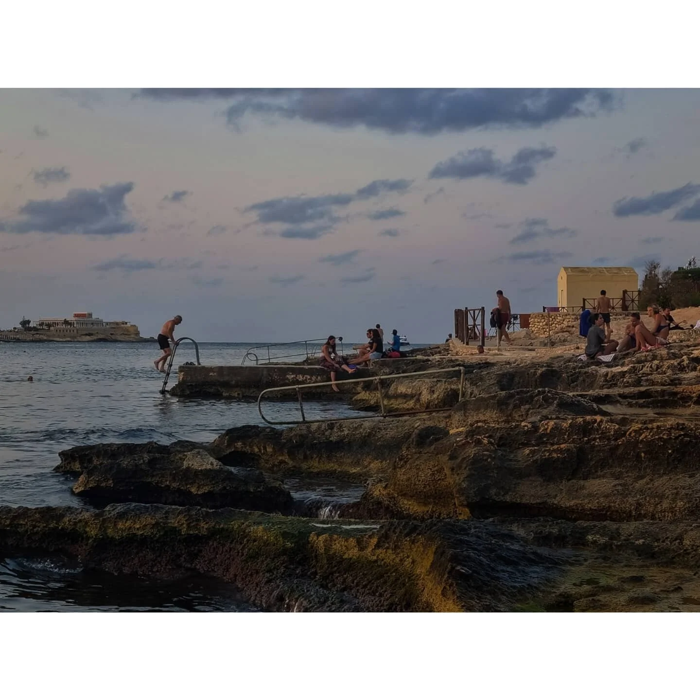Extended summers in Malta 🇲🇹 
#maltaphotography #malta #landscapephotography #stjulians #sliema #maltalife #stjuliansbay #summer21 #mediterraneanlife #documentaryphotography #phonephotography #sunsetlovers #dusk #eurosummer
