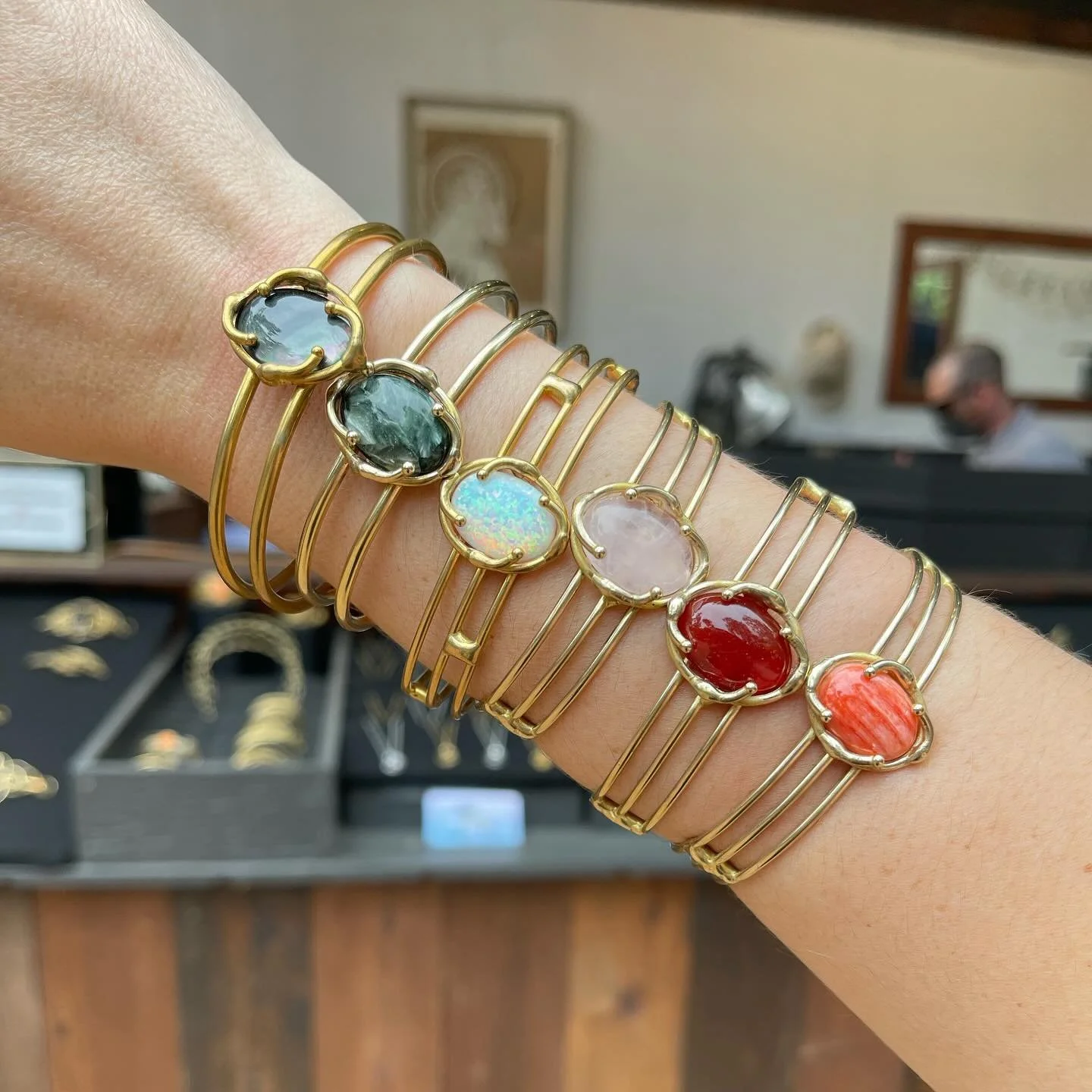 Which stone bracelet is your favorite? 🌈

Left to right:
Black Mother of Pearl
Seraphinite
Opal (Lab Grown)
Rose Quartz
Carnelian
Spiny Oyster Shell 

Contact us to learn more about our stone bracelets!