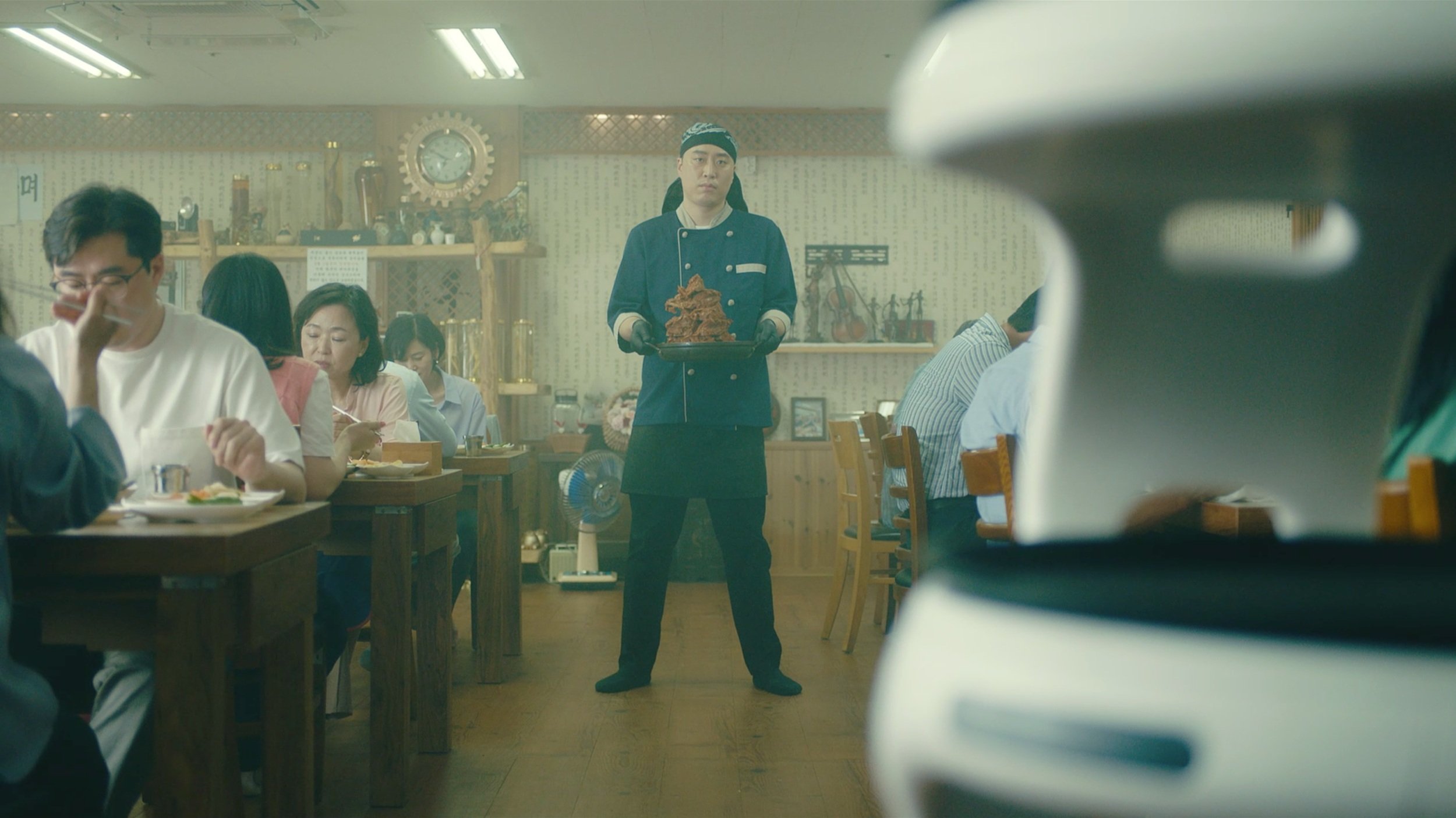 [디지코 KT] AI 서비스로봇, 30cm 탑감자탕 서빙 도~전! [서비스 도장깨기 EP.1]