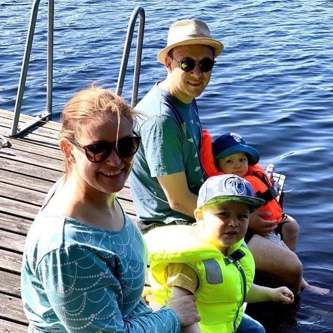 Päiväkodin valinta on tärkeä päätös, joka kannattaa tehdä huolella. Kun espoolaiset Heidi ja Hannu etsivät pojalleen Alvarille päivähoitopaikkaa, olivat tärkeinä kriteereinä päiväkodin lämmin tunnelma, kodinomaisuus sekä kokeneet ka