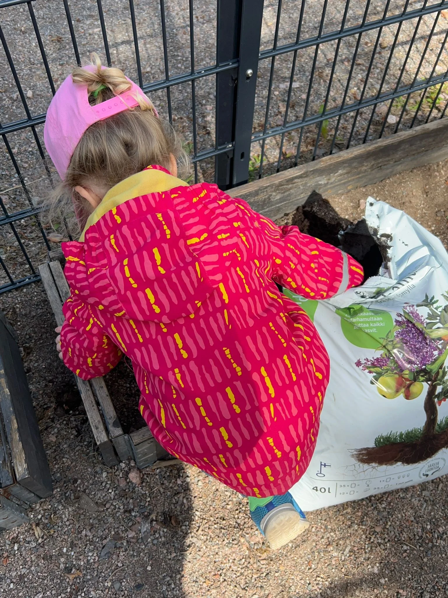 Garden blog Hellin soil.jpg