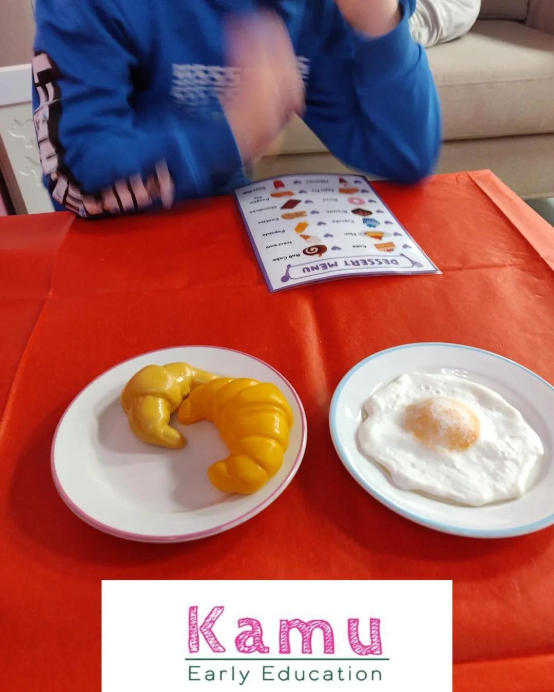 "What would you like to have?" "A croissant and an omelet, please." Kielen oppiminen on hauskaa yhdess&auml; leikkien!

Learning a language is fun when you play together!

#languagelearning #kamupit&auml;j&auml;nm&auml;ki #kamu #f