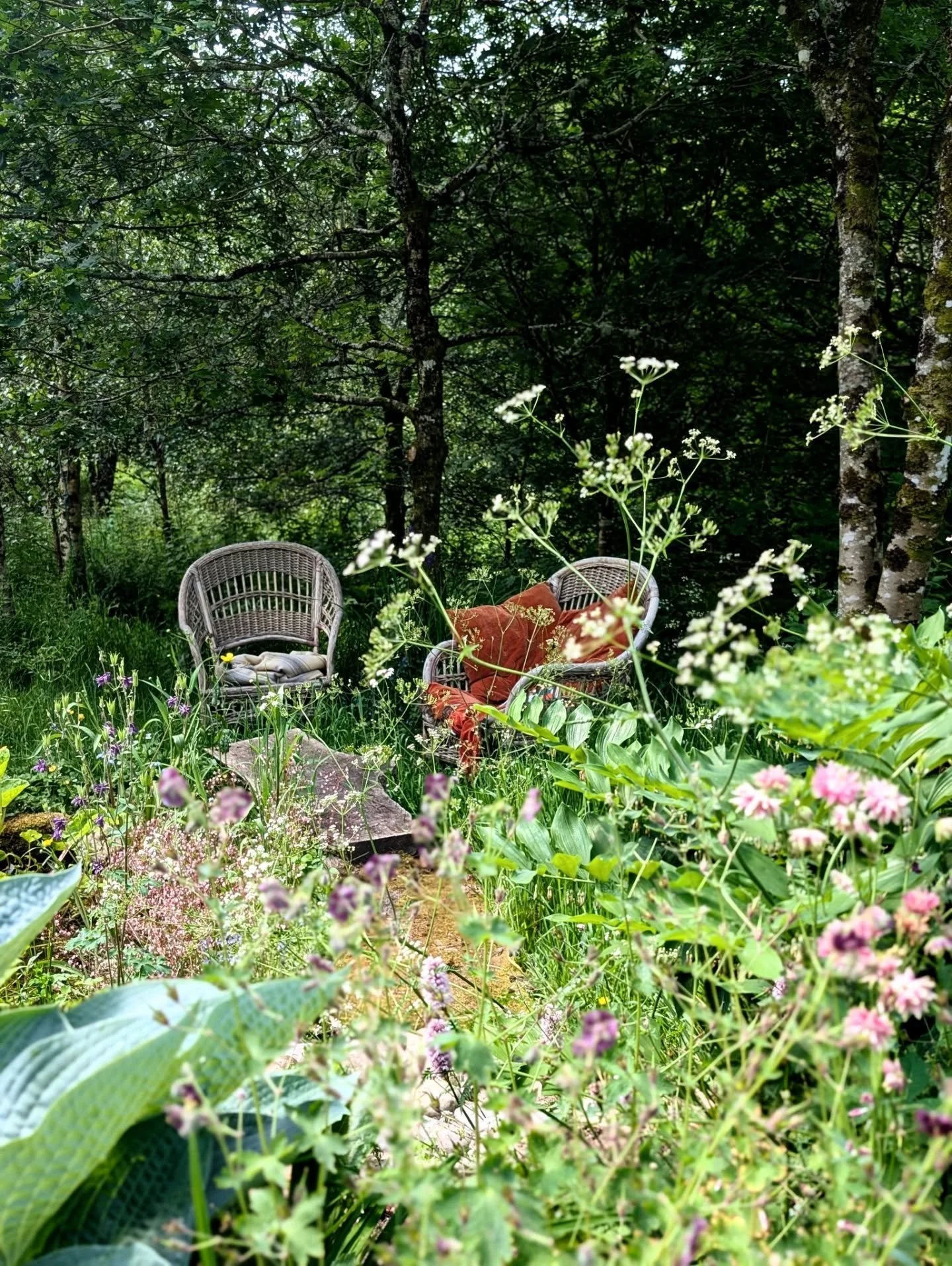 An extremely welcome day off..! And a shady spot by the pond is the perfect balm to soothe away the heat and bustle of a busy weekend @hay_castle Craft Fair
A massive thank you to the whole team for putting on such a wonderful event 🙌 as well as to 