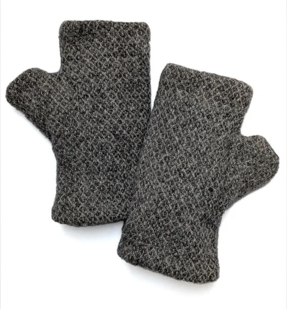 mittens 26 flat2 sm.jpg