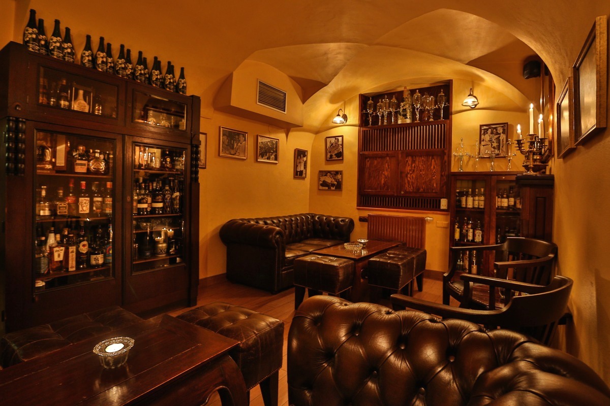 Hemingway bar in old town just because.
