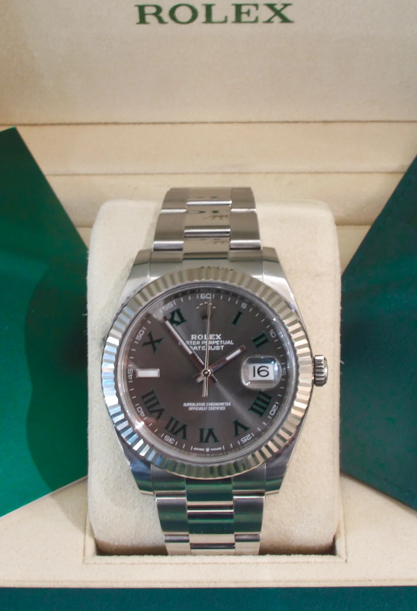 Rolex sub gold black Movements (7 of 17).jpg