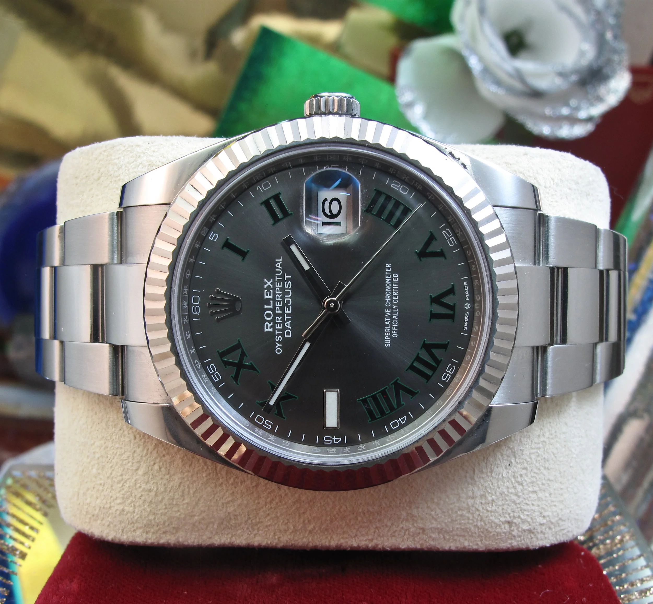 Rolex sub gold black Movements (9 of 17) - Copy.jpg