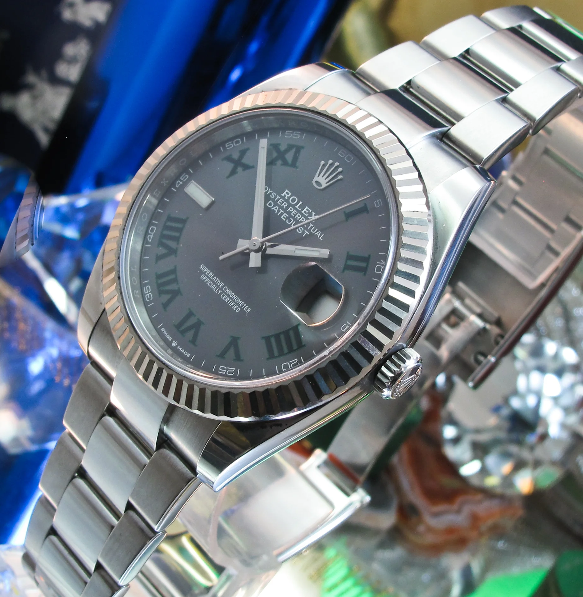 Rolex sub gold black Movements (15 of 17).jpg
