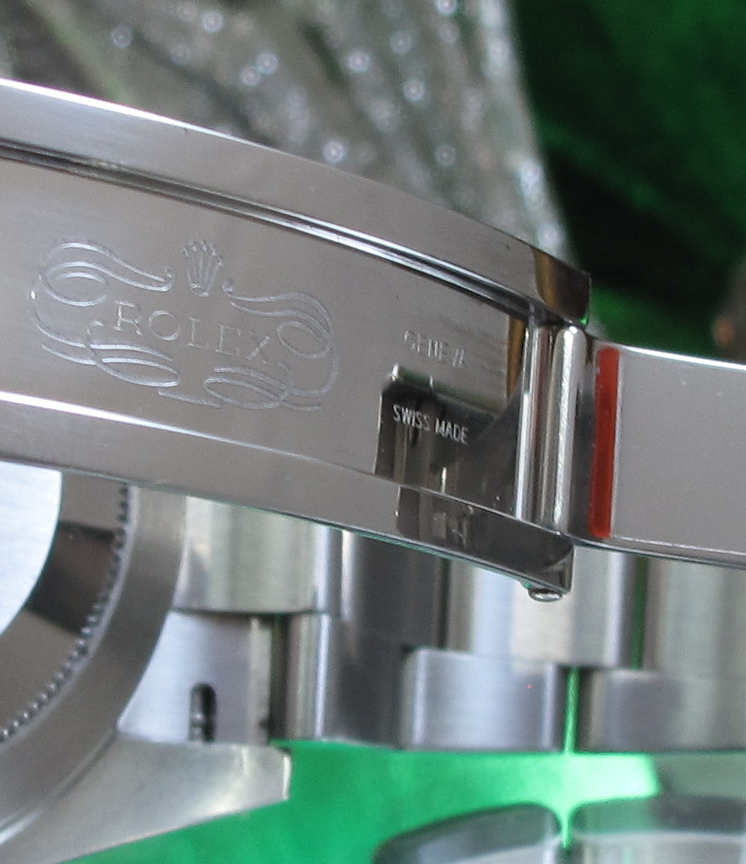 Rolex sub gold black Movements (50 of 62).jpg