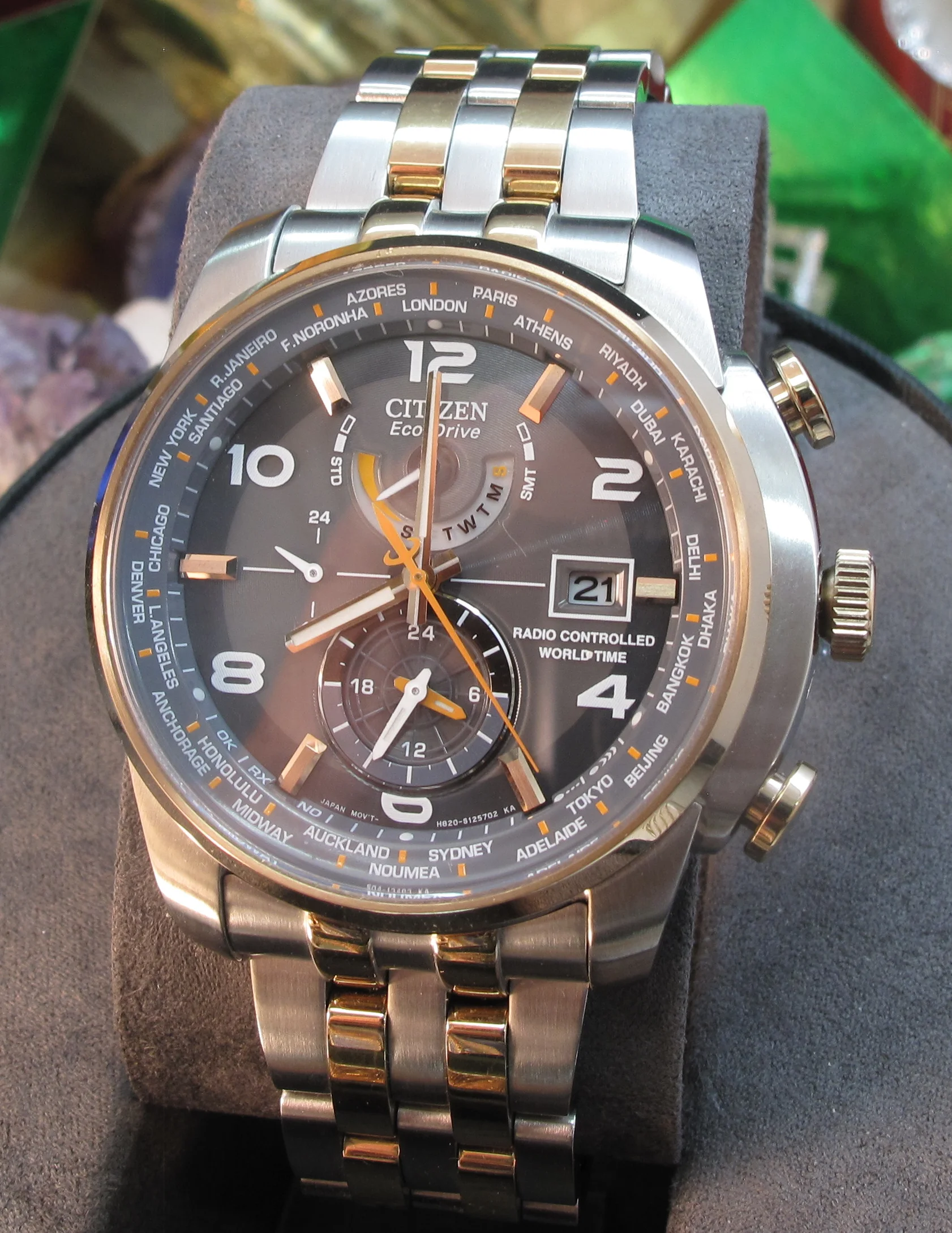 Rolex sub gold black Movements (34 of 46).jpg