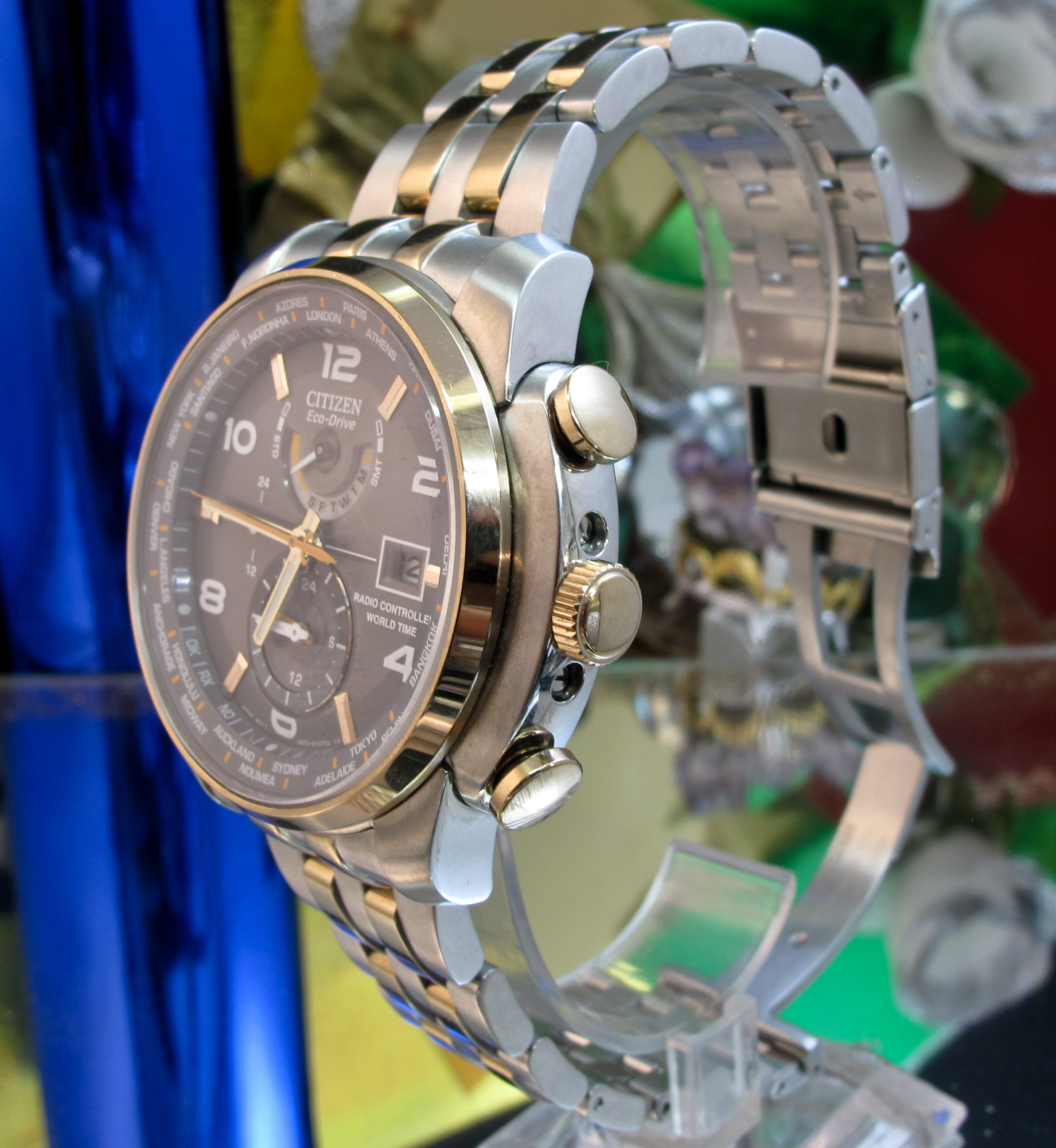 Rolex sub gold black Movements (44 of 46).jpg