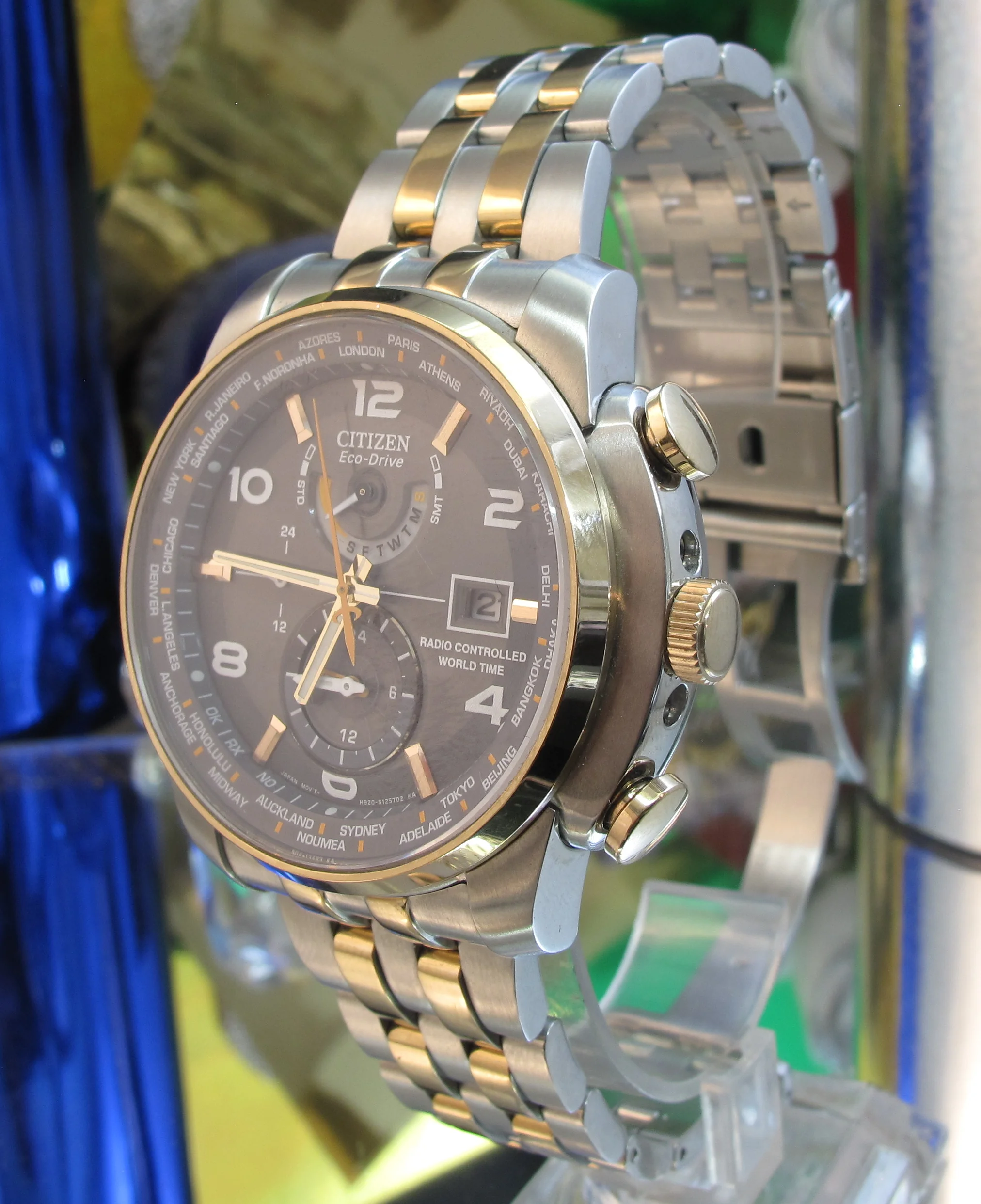 Rolex sub gold black Movements (45 of 46).jpg