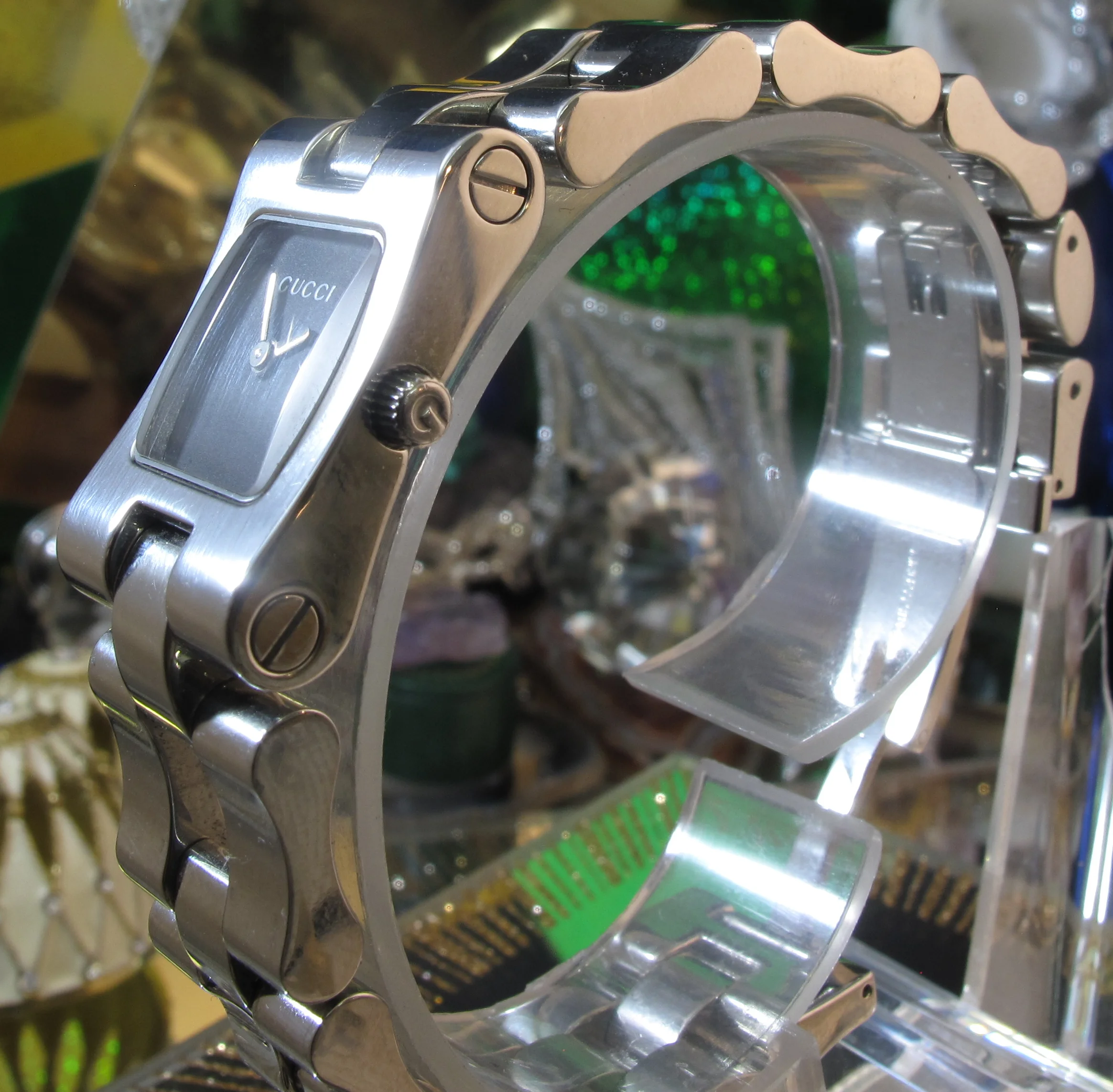 Rolex sub gold black Movements (10 of 43).jpg