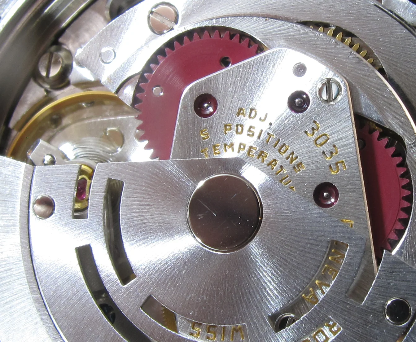 Rolex sub gold black Movements (3 of 36).jpg
