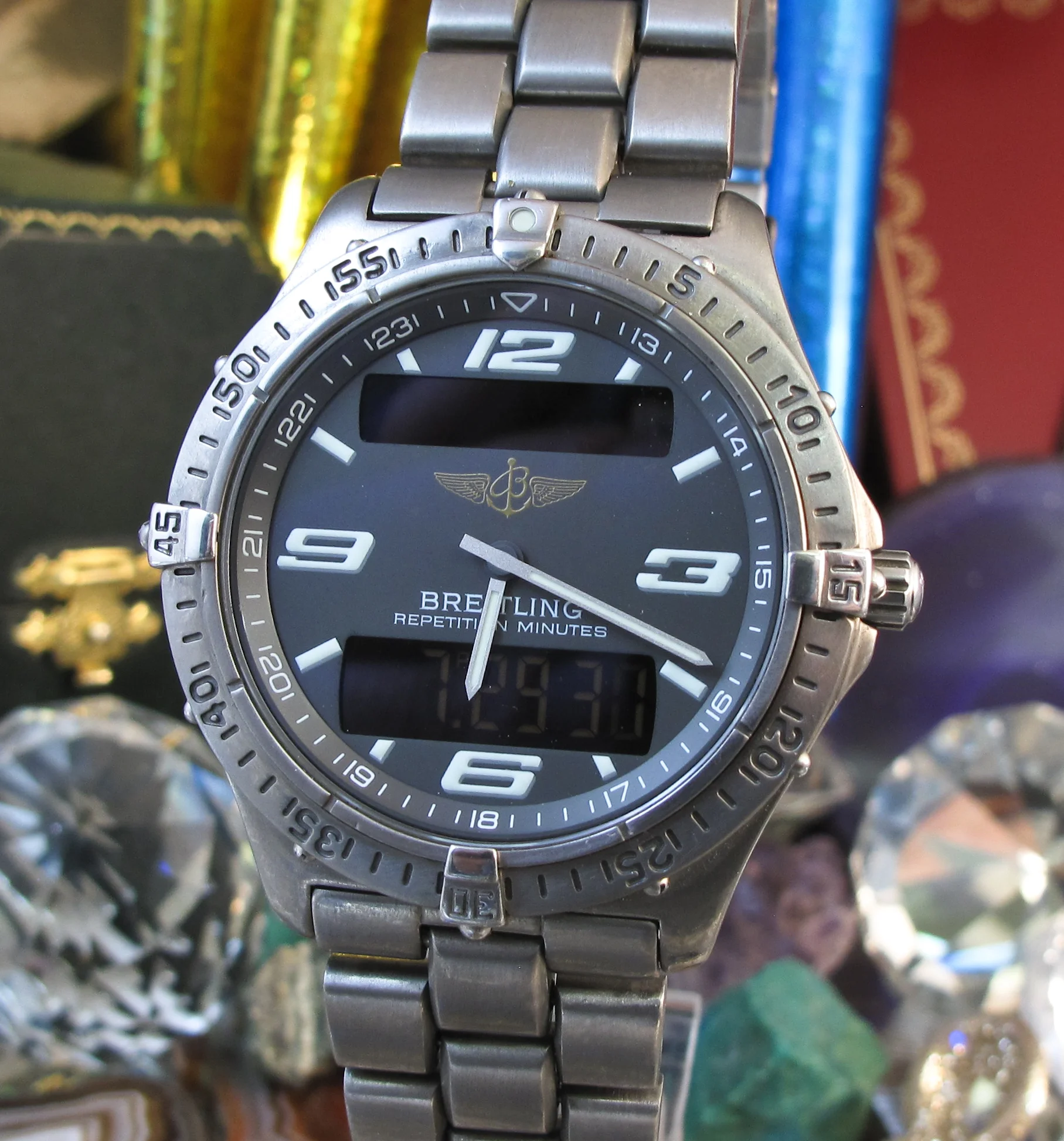 Rolex sub gold black Movements (2 of 3).jpg