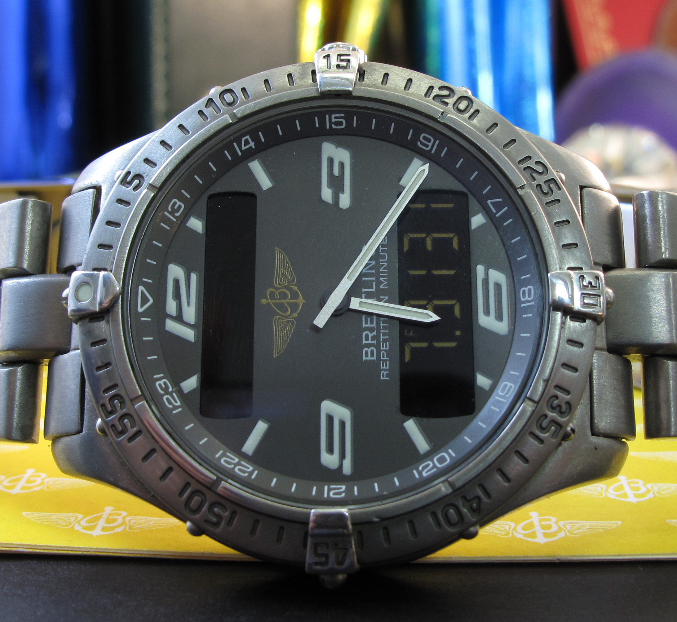 Rolex sub gold black Movements (3 of 3).jpg