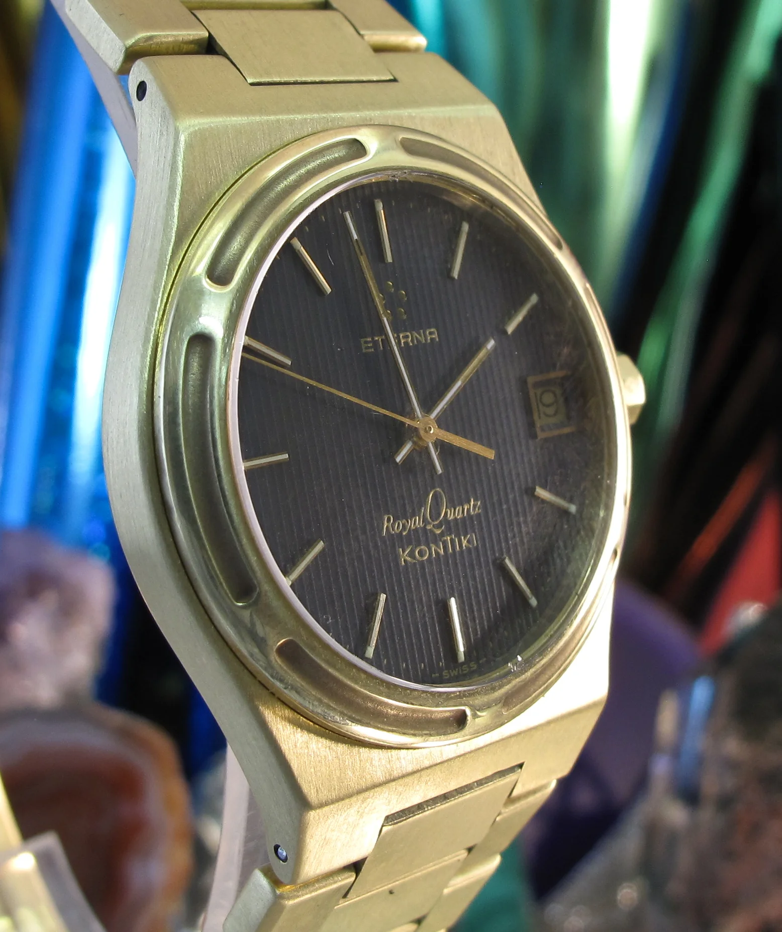 Rolex sub gold black Movements (2 of 2).jpg