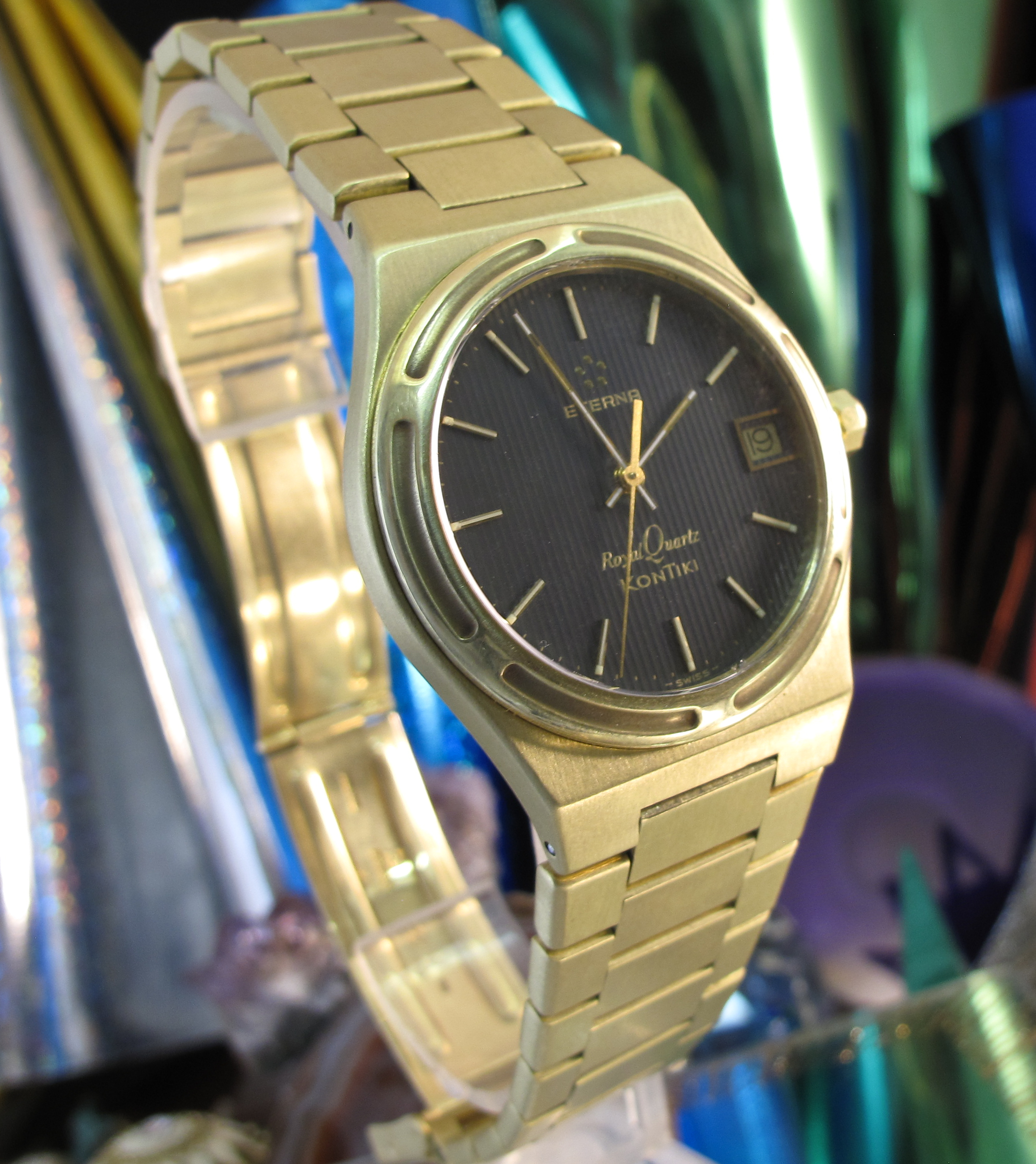 Rolex sub gold black Movements (19 of 62).jpg