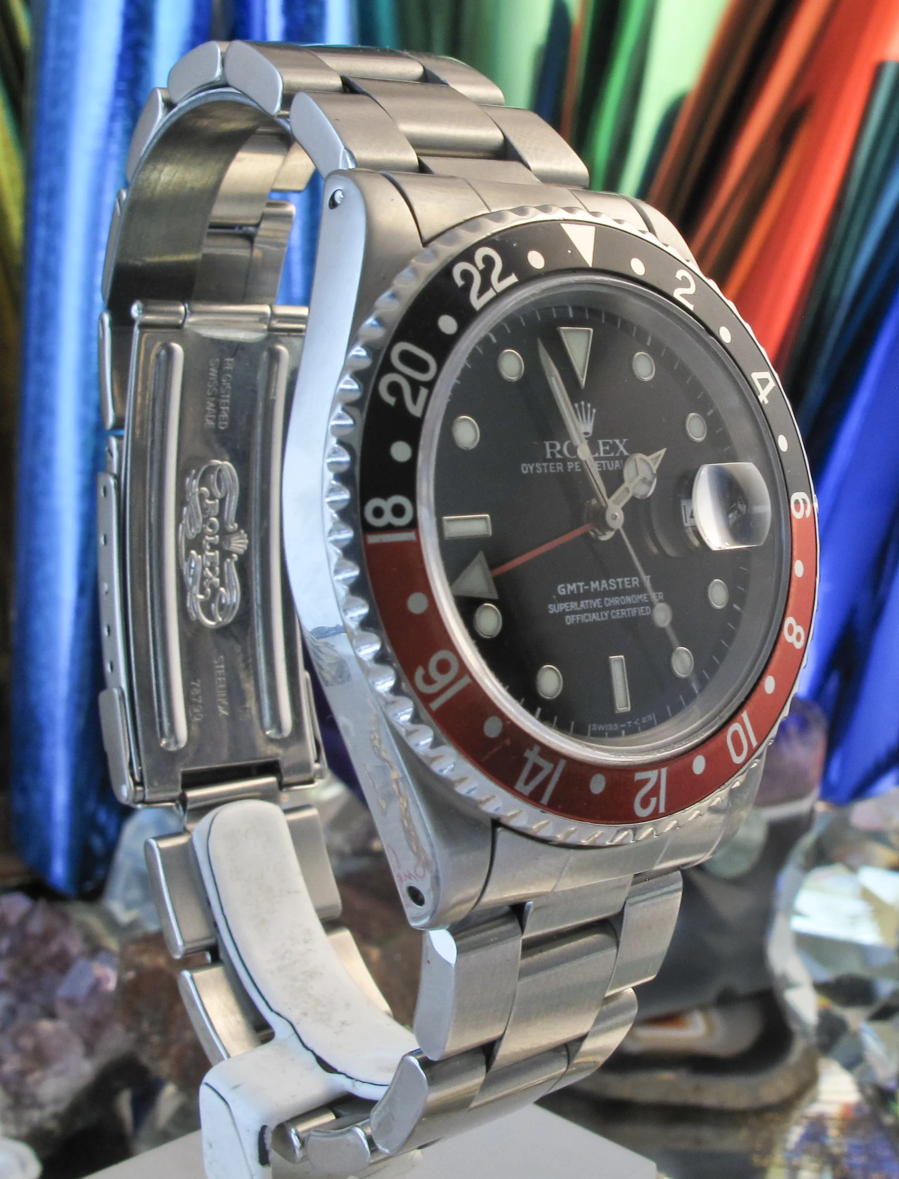 Rolex sub gold black Movements (2 of 4).jpg