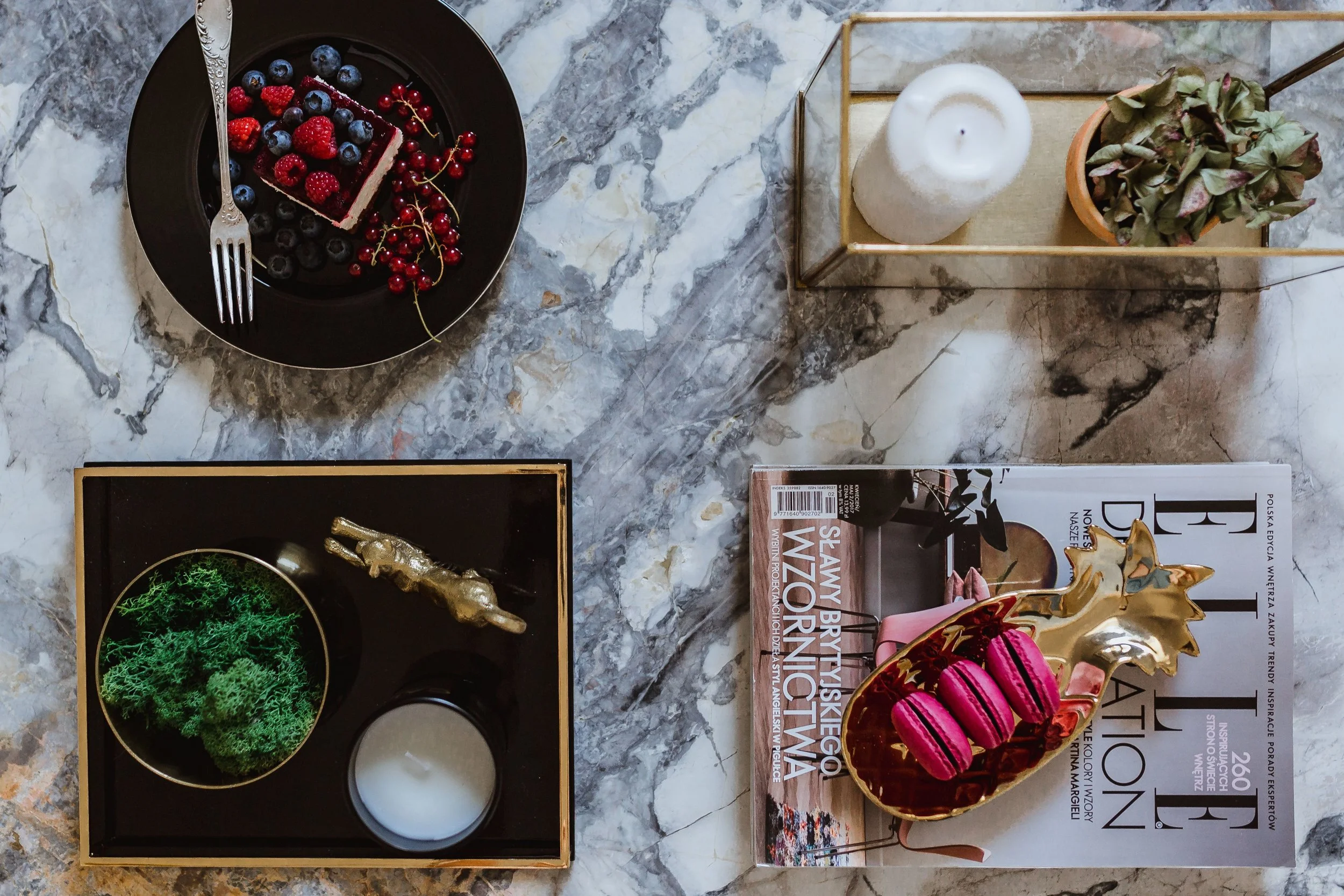 kaboompics_Top view of coffee table with decorations.jpg