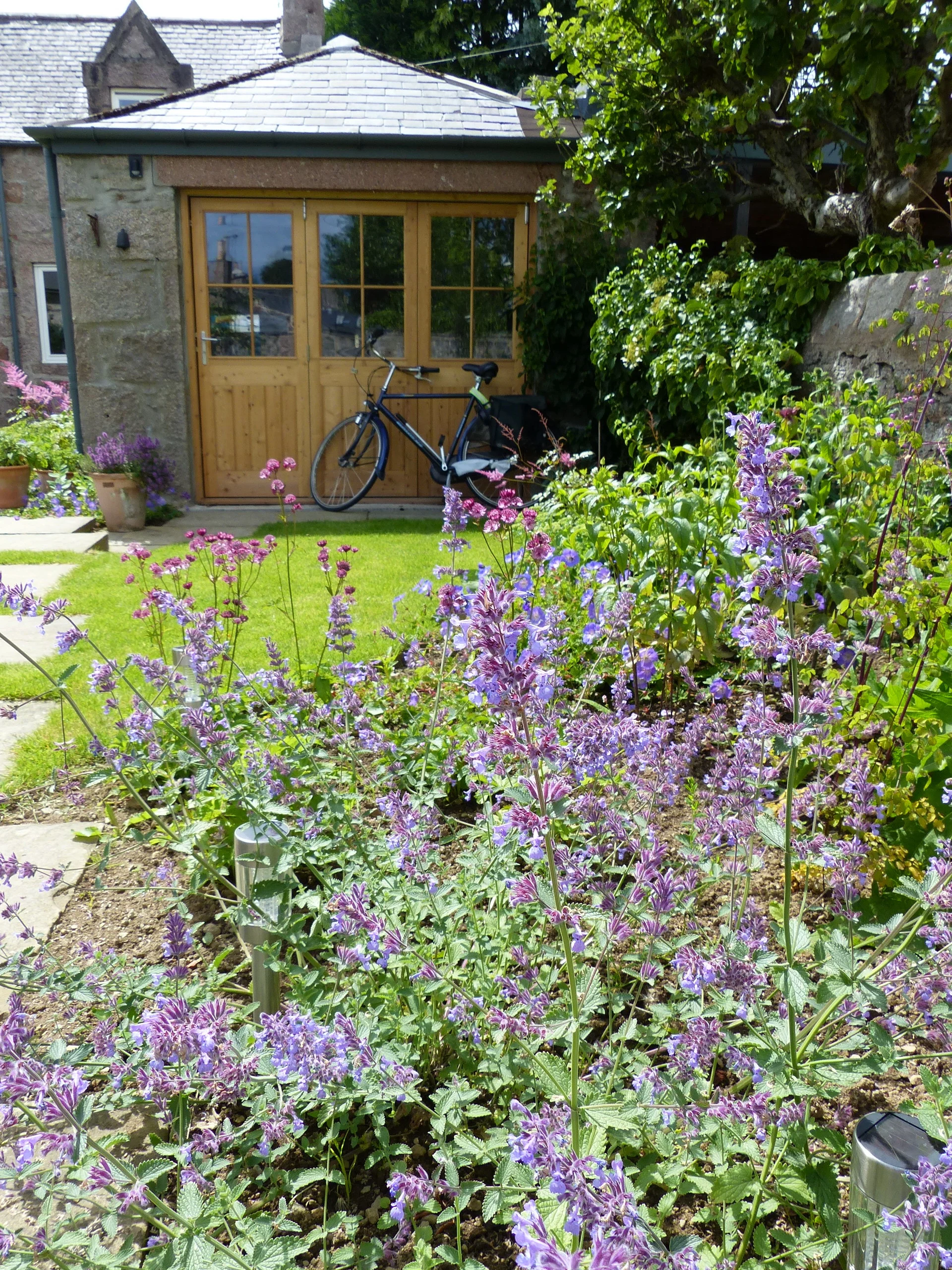 Country Cottage Garden