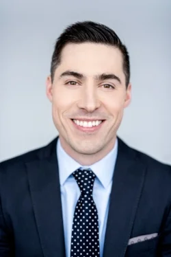 Christian Bélair Président et associé principal Christian était auparavant président-directeur général du Regroupement des jeunes chambres de commerce du Québec (RJCCQ). Il possède dix ans d’expérience en gestion de projets, dont cinq dans des postes de direction et de gestion de personnel. Il est détenteur d’un diplôme d’études supérieures spécialisées en gestion de HEC Montréal, d’un certificat en leadership et habiletés de direction de l’Institut de leadership en gestion (maintenant affilié à l’École de gestion John-Molson), ainsi que d’un baccalauréat en philosophie de l’Université de Montréal.