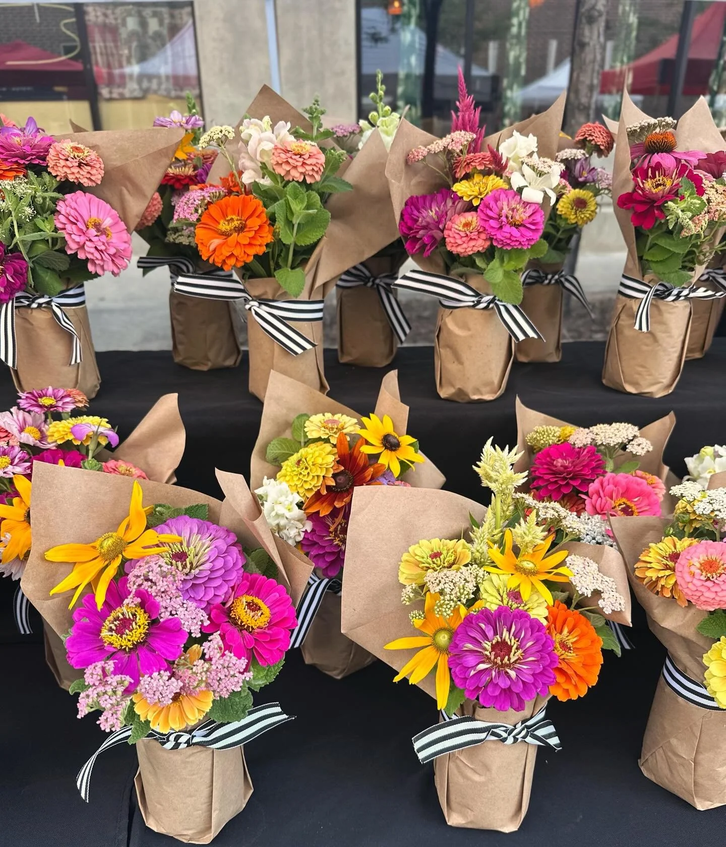 Love having fresh flowers all summer long? Grow a cut flower garden to make all the beautiful bouquets. Grab some pretty cut flower garden seeds online (link in profile) or join us for our in-person class in March 7th.

#pepperharrow #iowaflowers #se