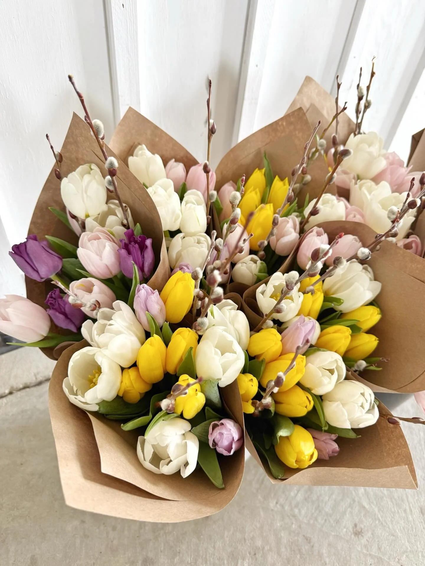 Tomorrow's the day! Catch us @dsmmercantile from 10-1 for a Spring Blooms Pop-up.🌷✨

We'll have tulip + willow bouquets, bulb gardens, bunny centerpieces, grape hyacinth, mini dried bouquets and a few other special goodies. The weather is going to b