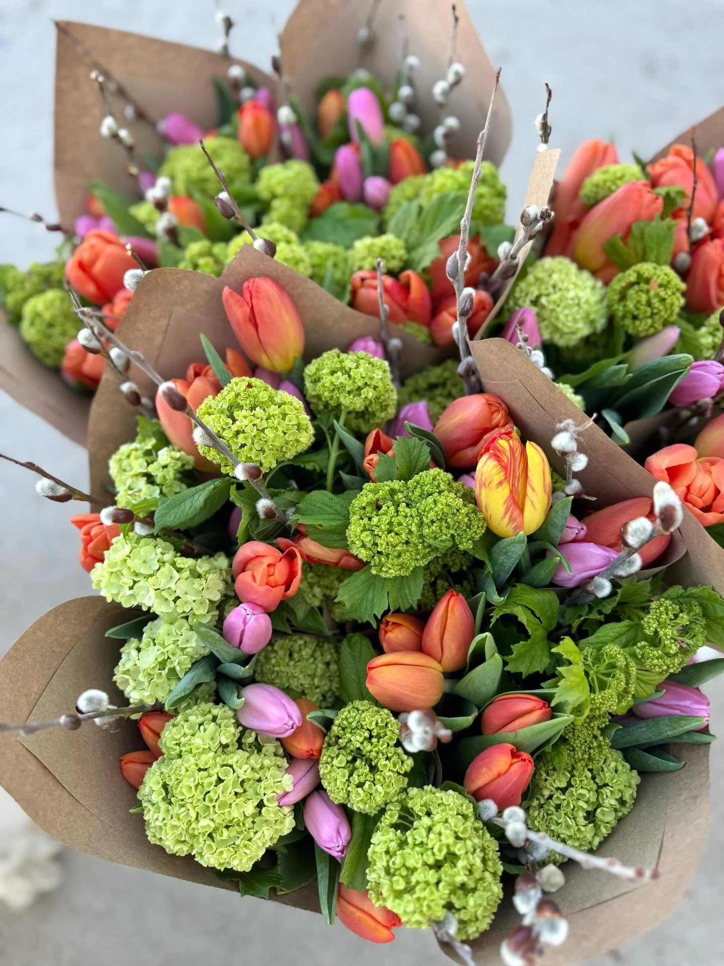 Tomorrow we&rsquo;re popping up at the @themarketonhubbell from 9&ndash;3 🌿
We&rsquo;ve been out harvesting and designing fresh bouquets today and there&rsquo;s something really special about seeing those flowers head home with you! Onto your tables