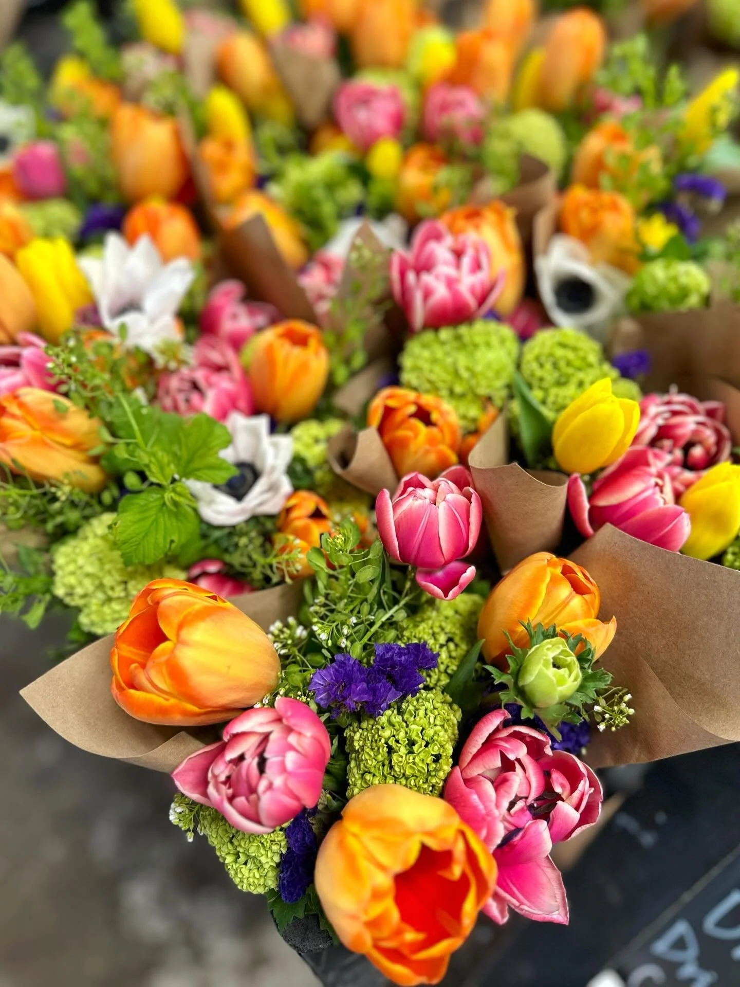 Are y'all ready for farmers market? This Saturday will be our first @dtfarmersmarket of the season! Grab a pretty bunch of spring blooms to enjoy and load up on lavender goodies.

Find us on the south side of 4th Street between HyVee and the Tiki Bar
