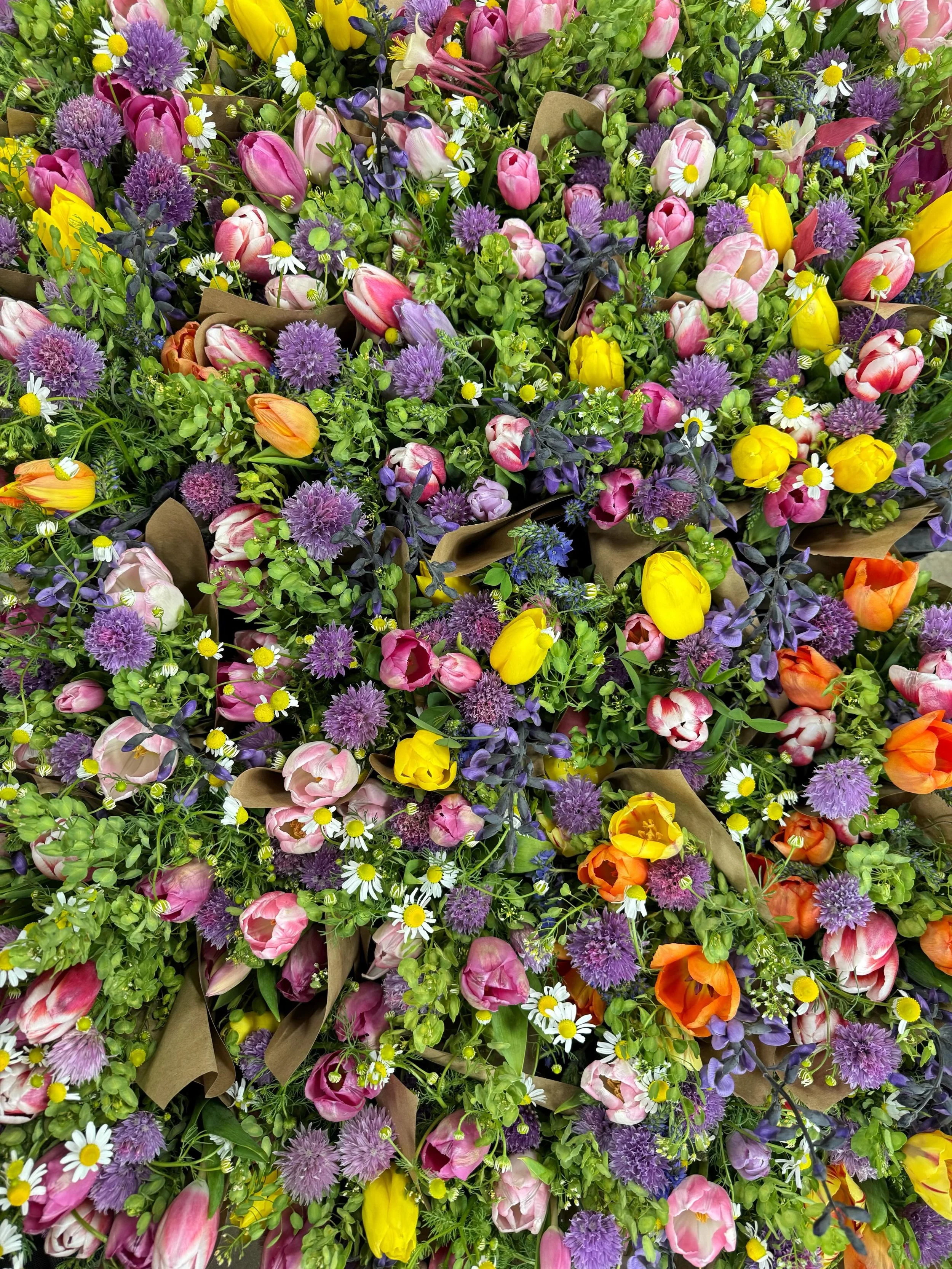 Spring ephemerals coming to @dtfarmersmarket tomorrow. The last of the tulips and first of the peonies and iris are gracing bouquets this week. If you love these pretty blooms, stop by and snag one.🌸💗

#pepperharrow #iowaflowers #flowerfarm #season