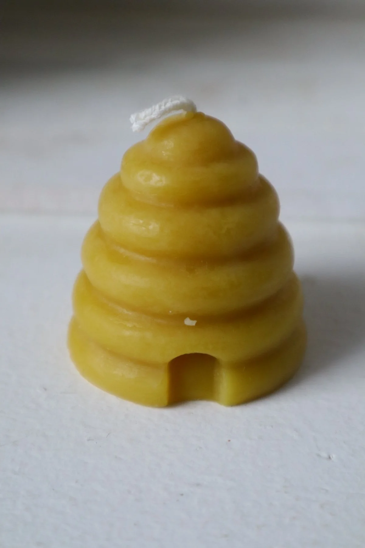 Beehive beeswax candle.JPG
