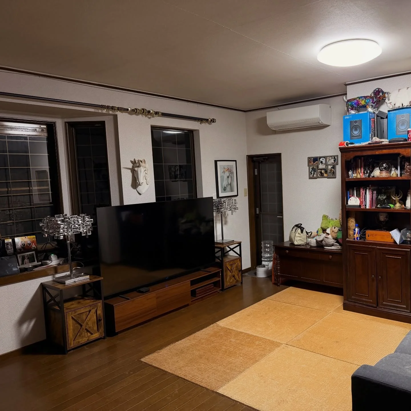 Bedroom and office setup. (Bedroom is the one with the TV)