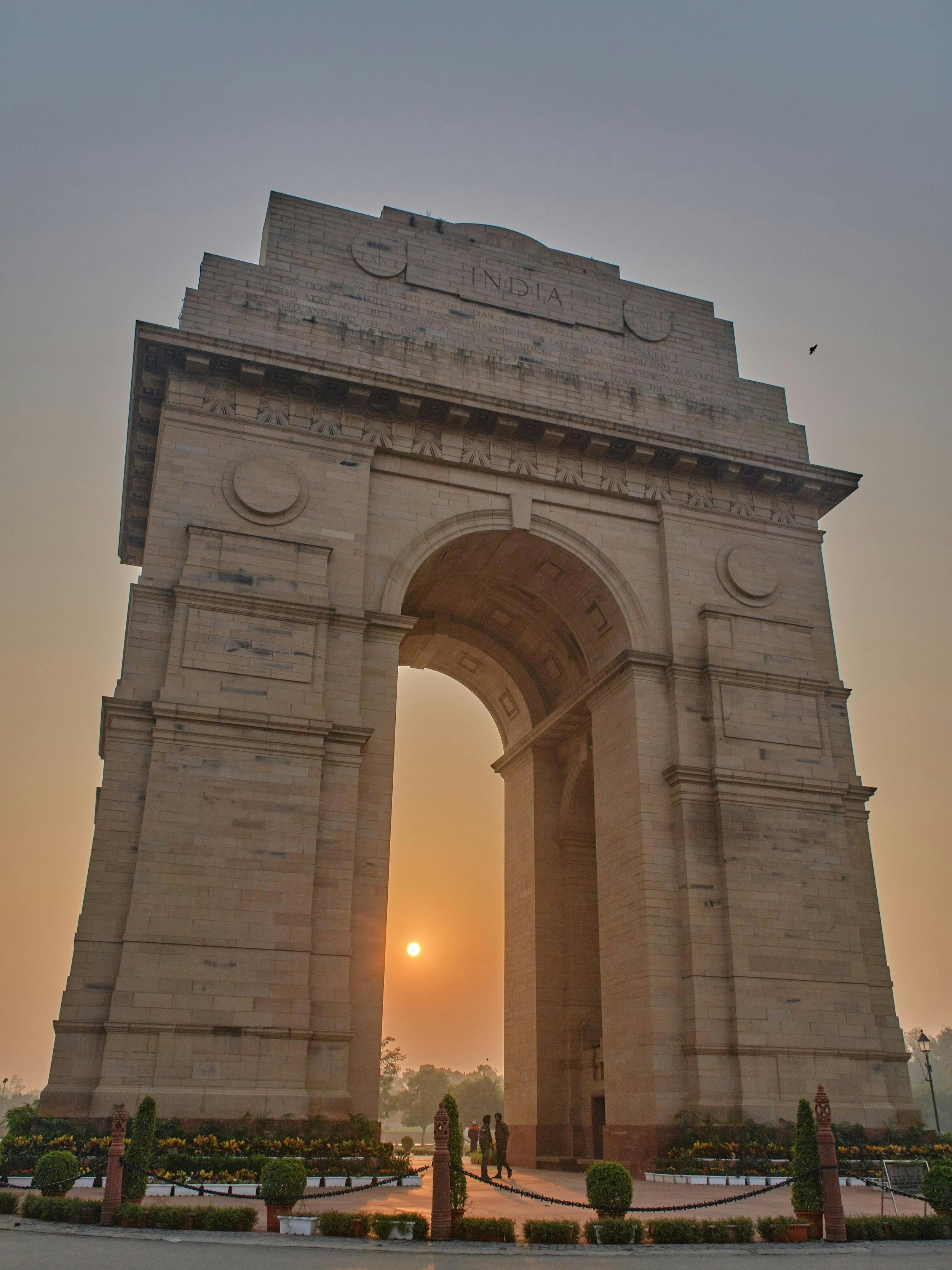 Some places are visited. Others are experienced. ✨🇮🇳
As the sun rises behind the timeless grandeur of India Gate, history and elegance meet in the heart of New Delhi. Built in 1931 and designed by Sir Edwin Lutyens, this iconic monument honours the