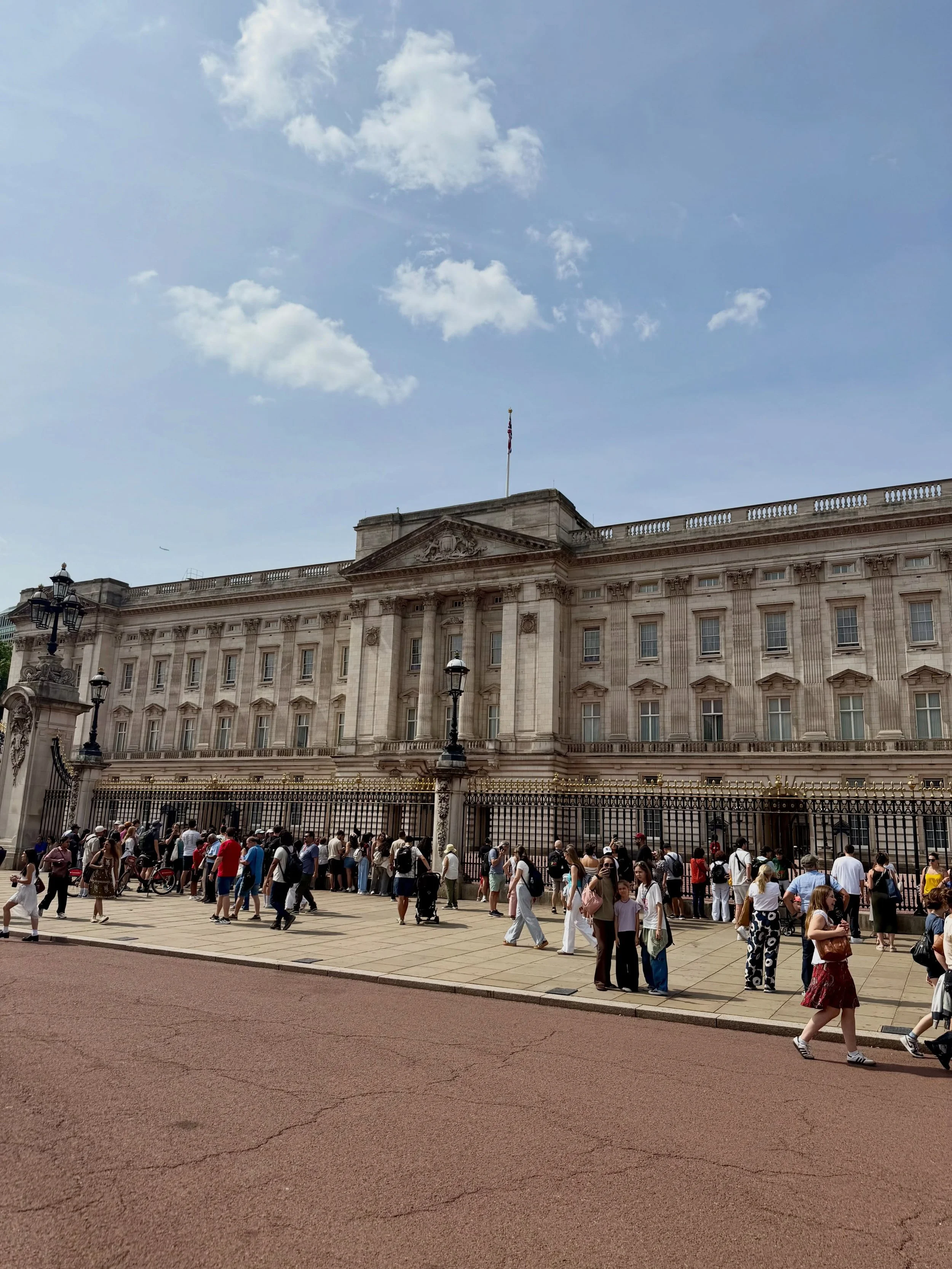 Buckingham Palace 🇬🇧👑

One of London&rsquo;s most iconic landmarks, Buckingham Palace has served as the official London residence of the British monarch for almost 200 years. With the State Rooms now open for the summer, it&rsquo;s one of the best