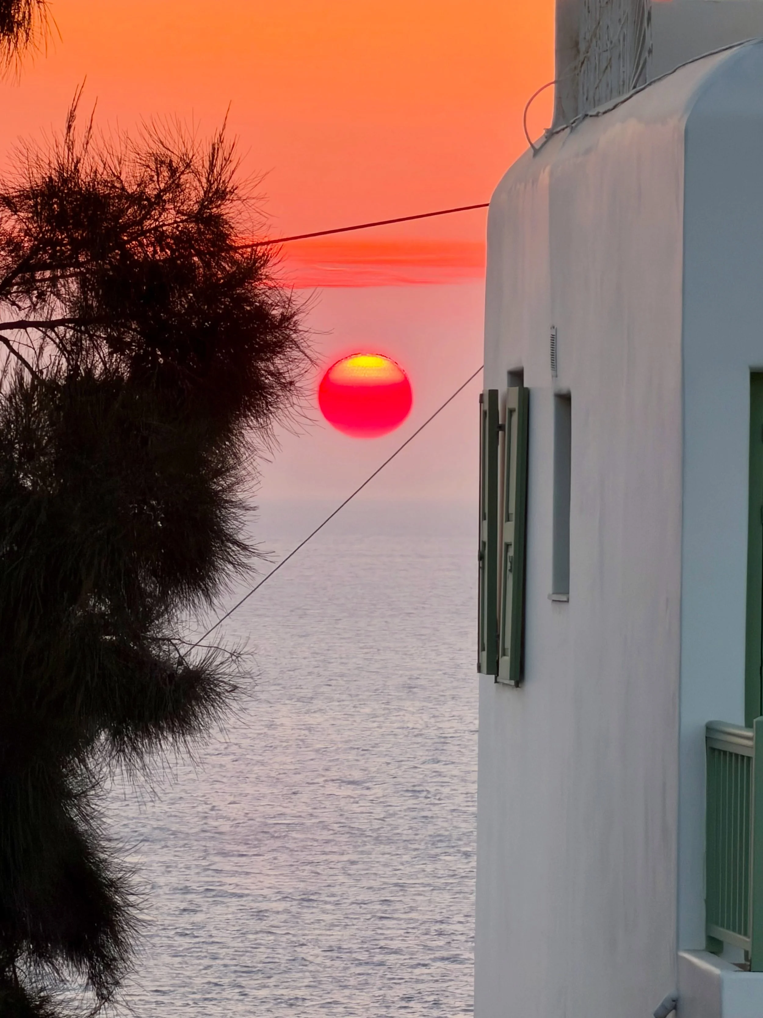 🌅 Mykonos sunsets just hit differently.

Golden skies, the Aegean Sea, whitewashed streets and that feeling that you&rsquo;ve completely escaped.

Why go? Because Mykonos isn&rsquo;t just about the beaches and nightlife. Come for the food, the hidde