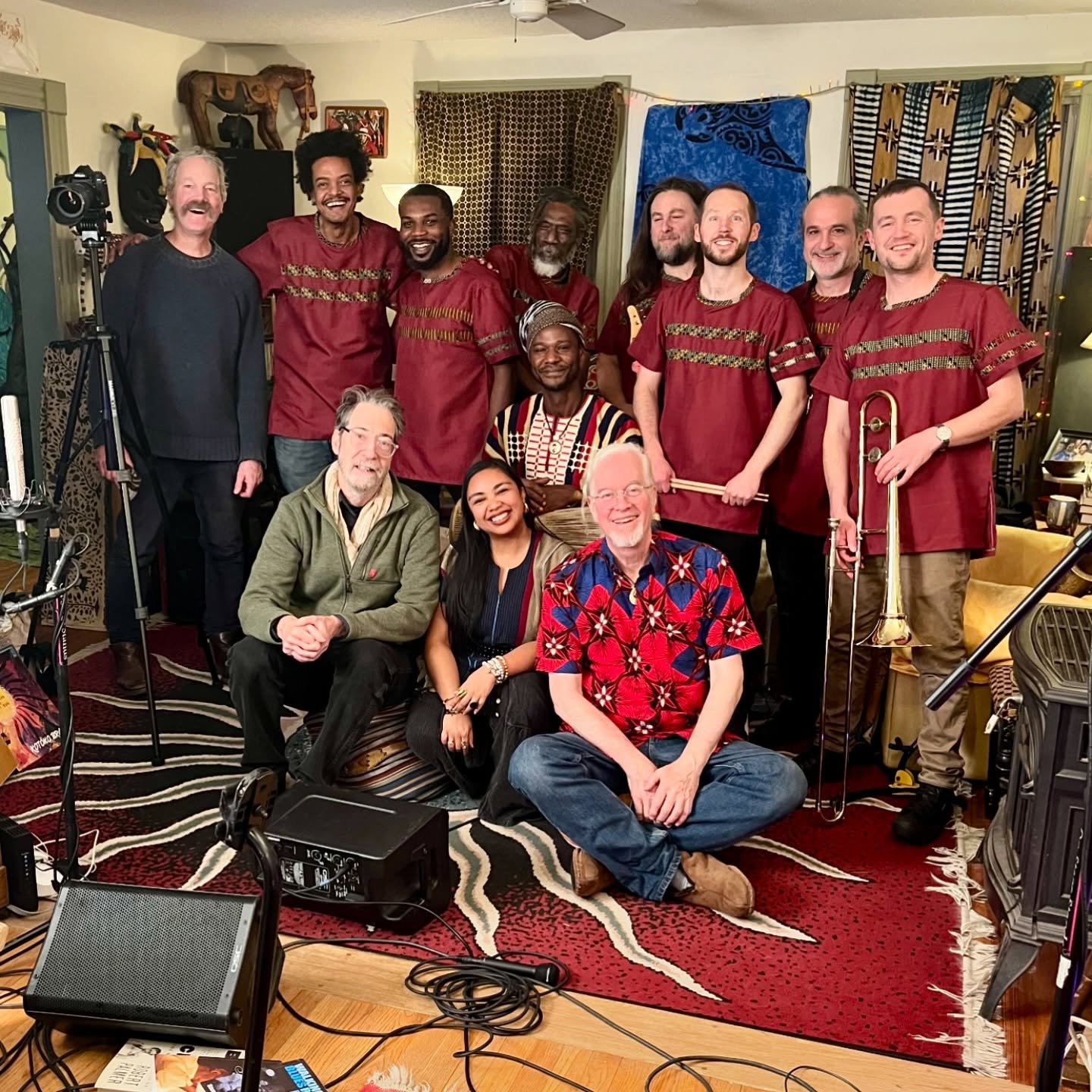 Afropop Worldwide video shoot with Mohammed Alidu and Kotoko Brass 🌍 Keep your eyes out for an upcoming Afropop Living Room Session in 2026 👀 Featuring special guests @niuraza 🇲🇬🎤 and @mohamed_araki 🇸🇩🎹 New album Kalan Pini out now 💥 @afropo