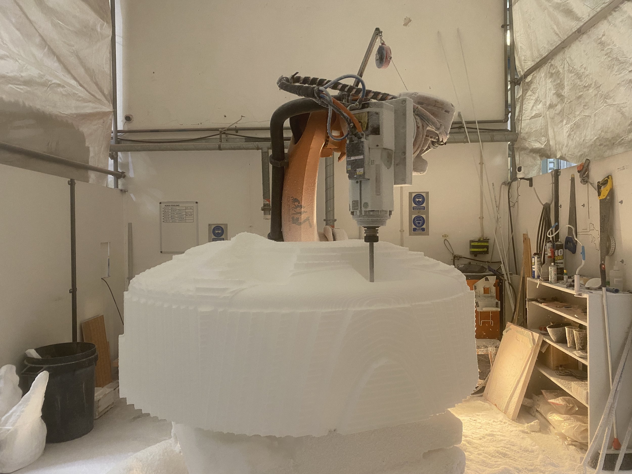 Giant Bull Animatronic Kuka Robot 7 Axis Sculpting Machining