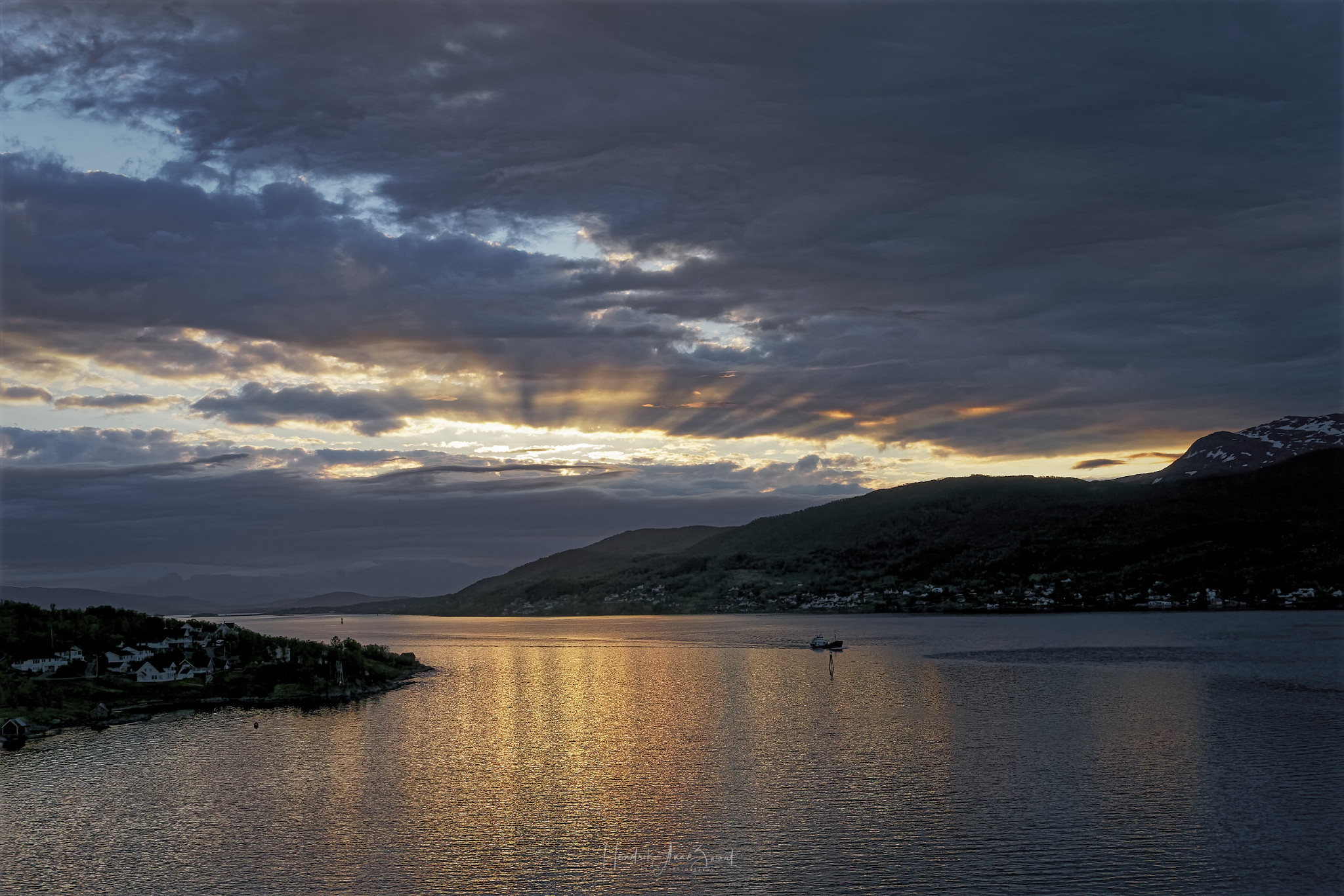 Nordic_Light_Senja_Gisundbrua_Sunrise_215am_3 (3-2).jpg