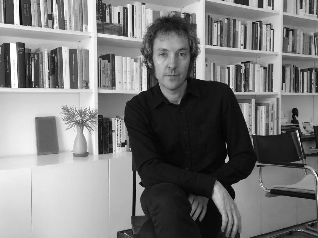 Carlos Pardo: «Todos mentimos continuamente cuando contamos nuestro pasado»