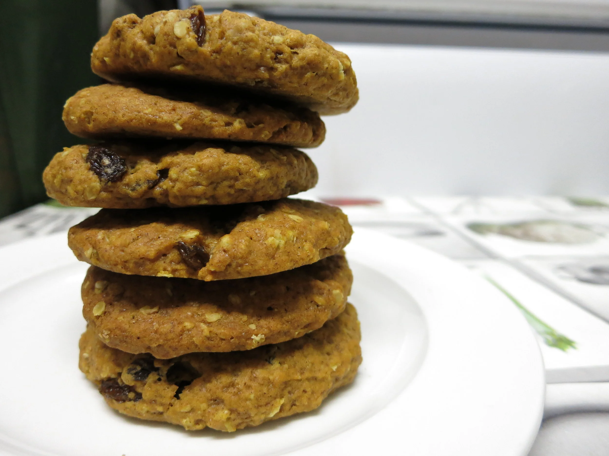 Supernoodlerach Chows Down: Spiced Pumpkin and Raisin Oat Cookies