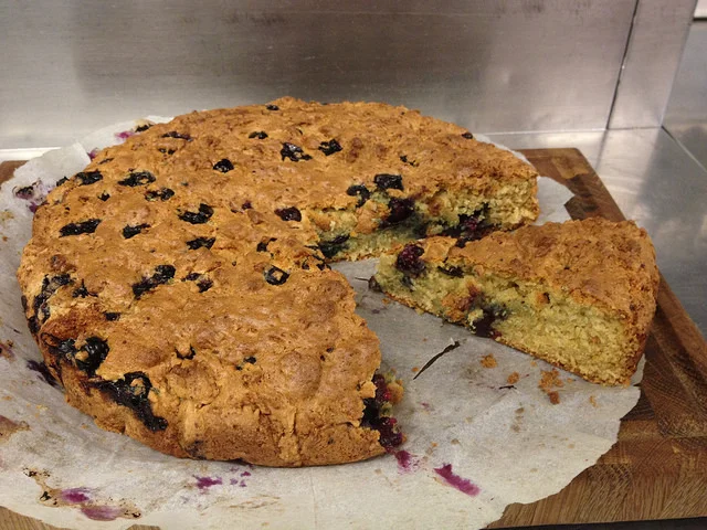 Seraphizm chows down - Eggless Blueberry Cake 