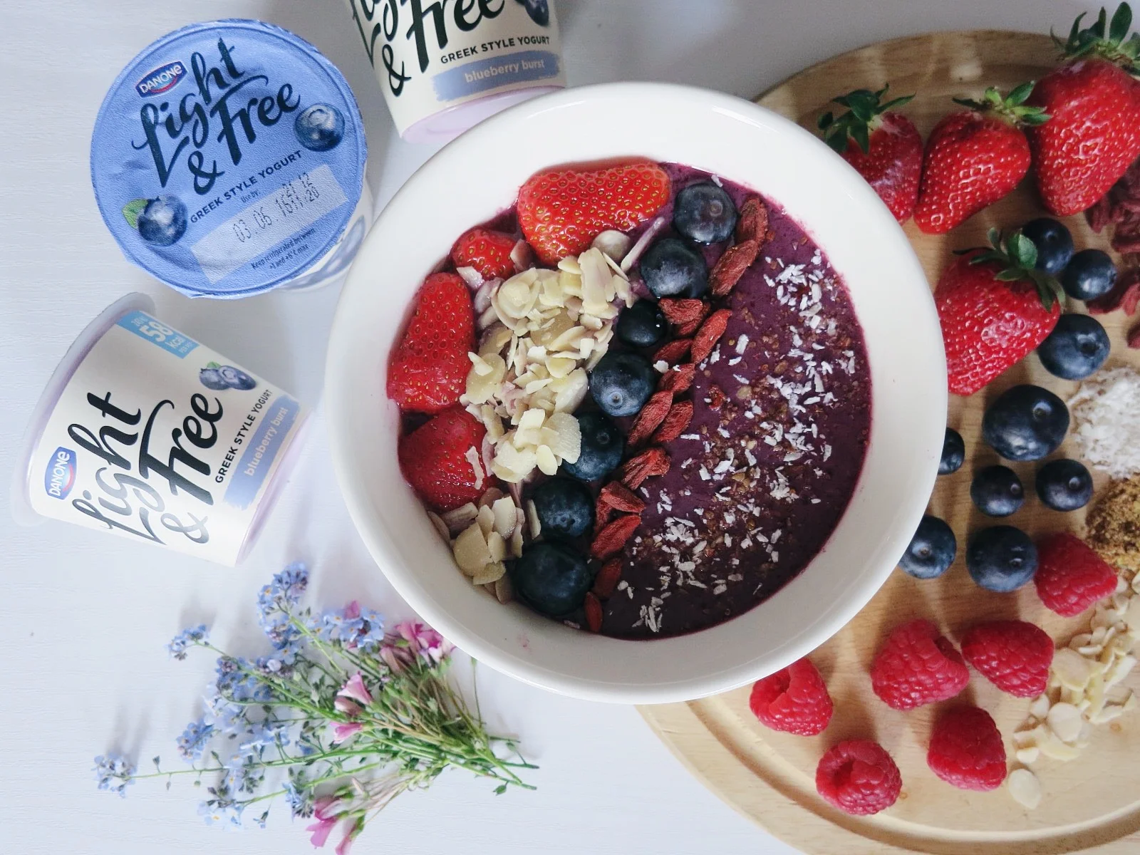 Danone’s Light & Free Berry Smoothie Bowl 